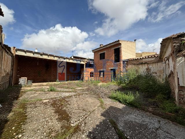 For sale of land in Valdepeñas