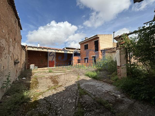 For sale of land in Valdepeñas