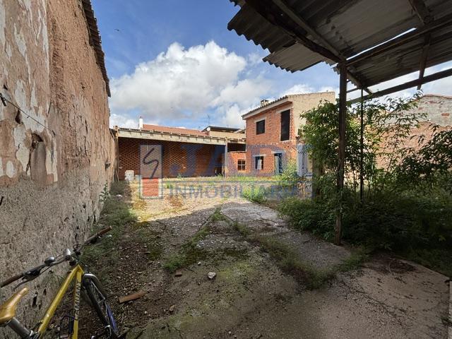 For sale of land in Valdepeñas