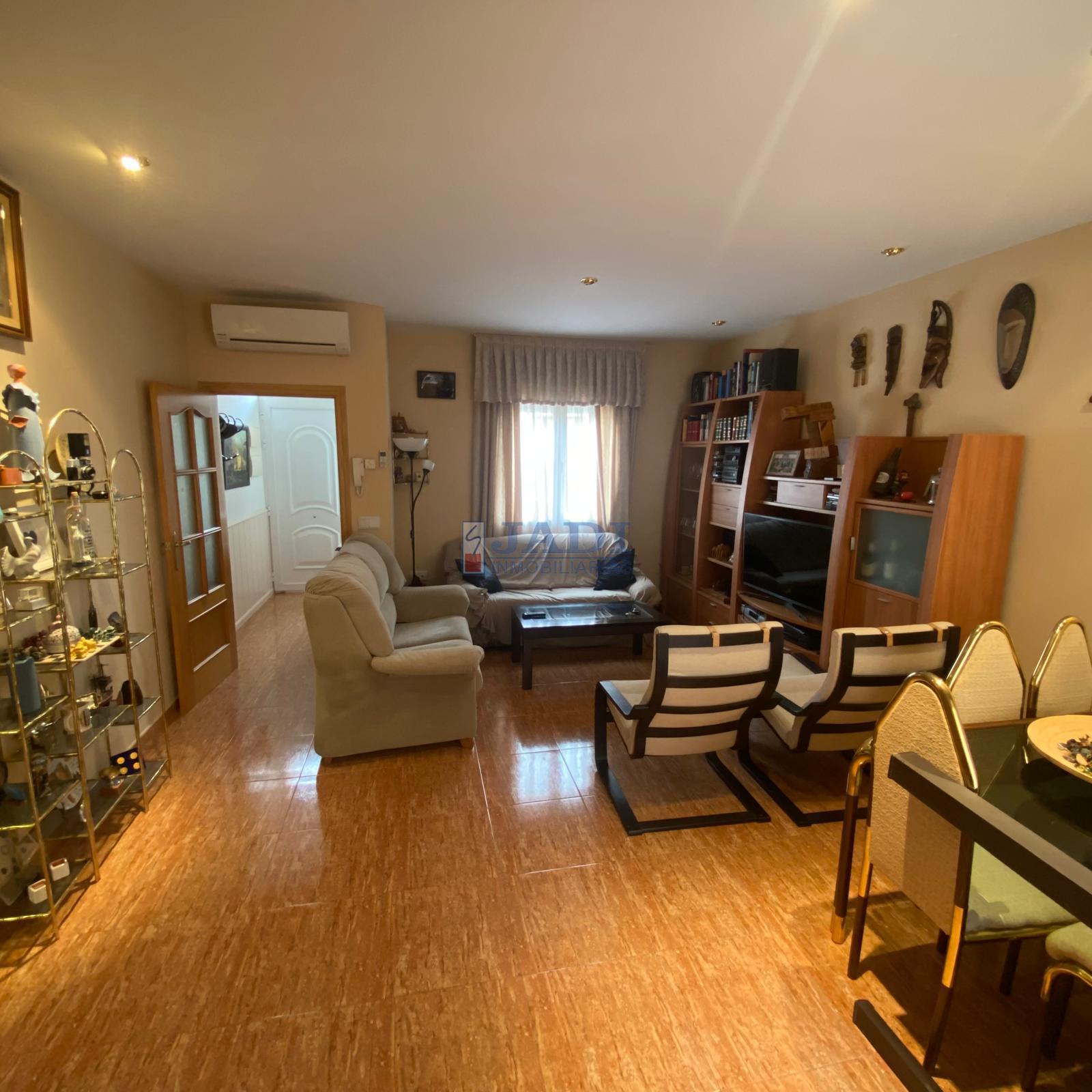 For sale of house in Valdepeñas