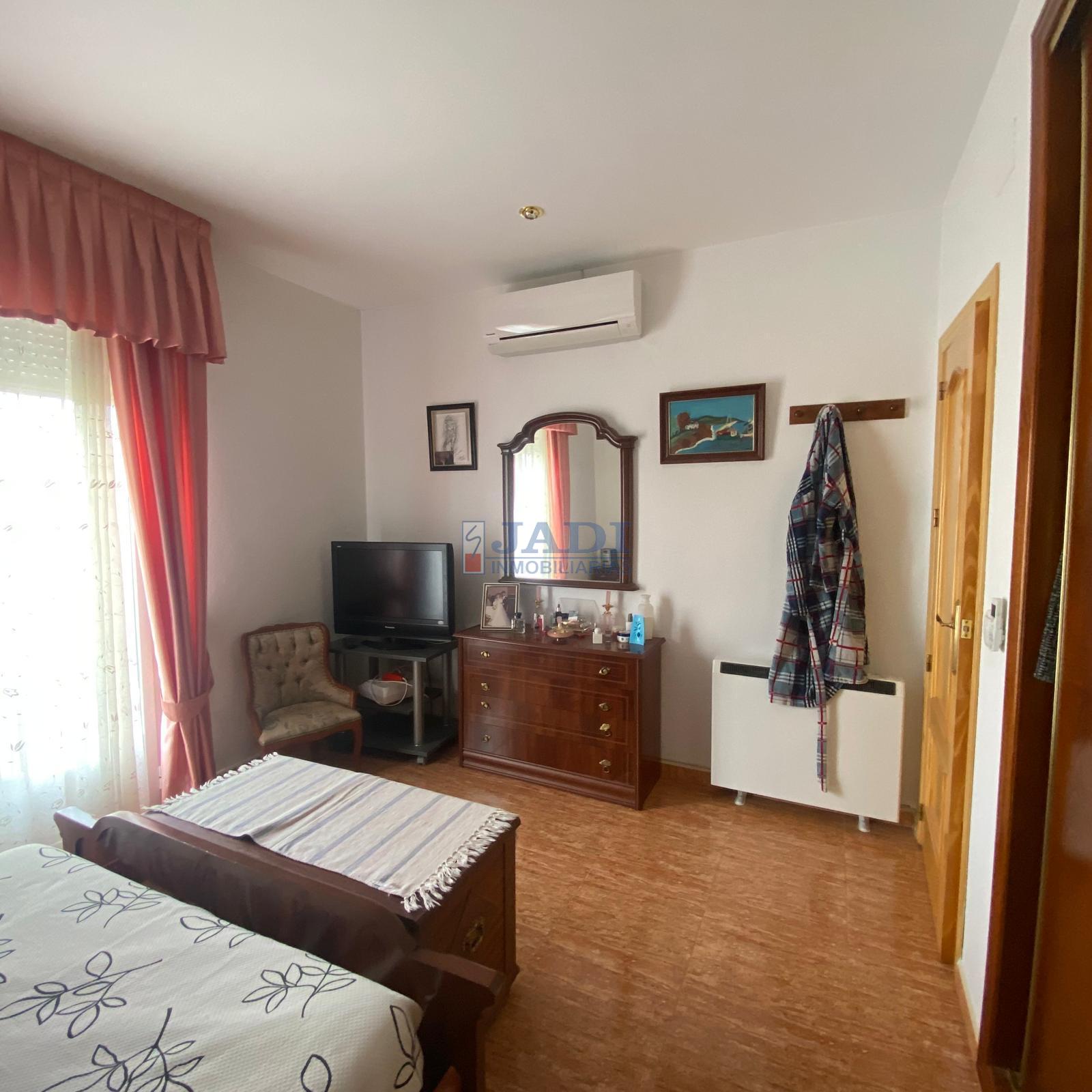 For sale of house in Valdepeñas