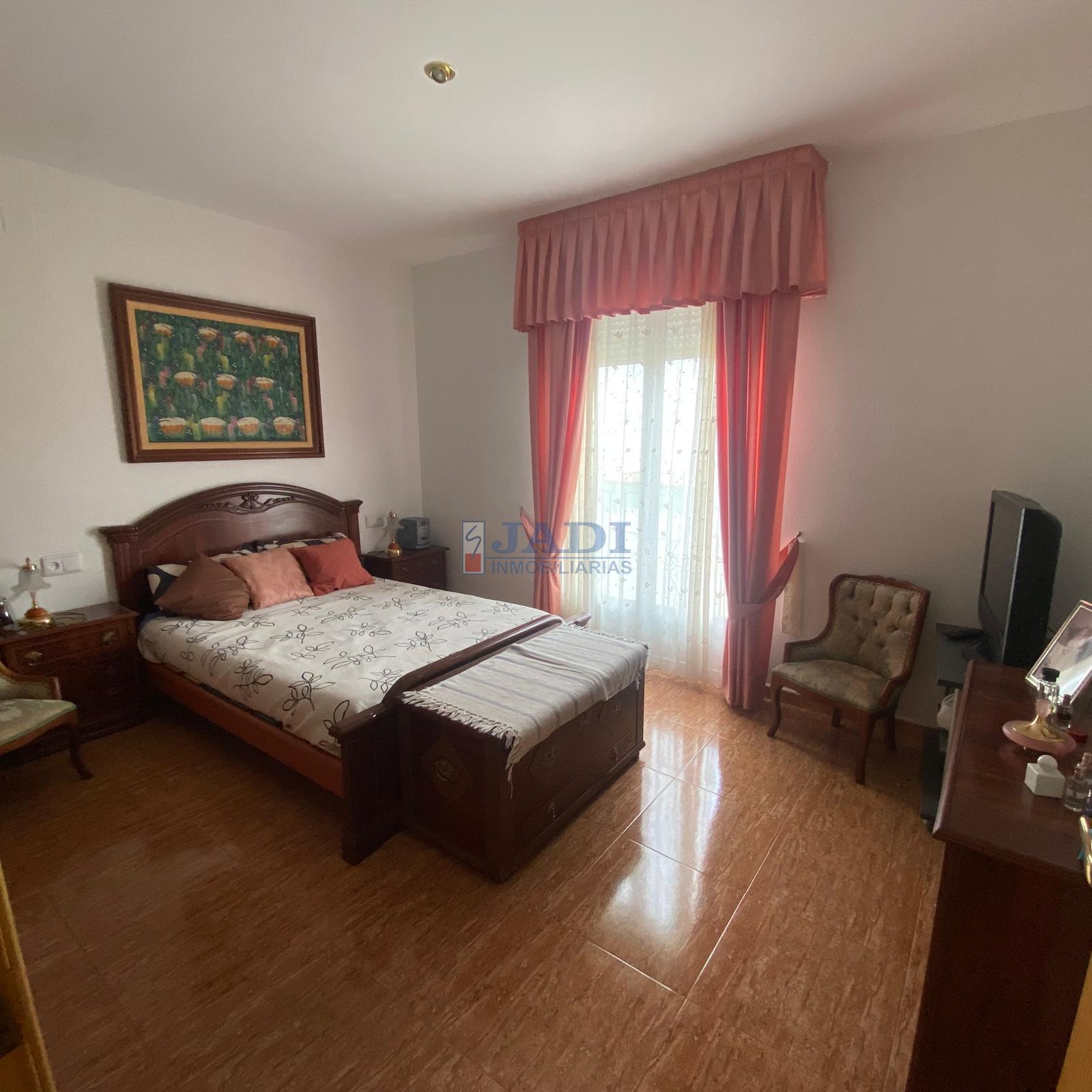 For sale of house in Valdepeñas