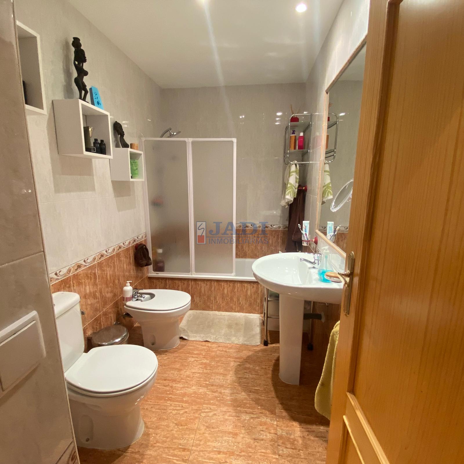 For sale of house in Valdepeñas