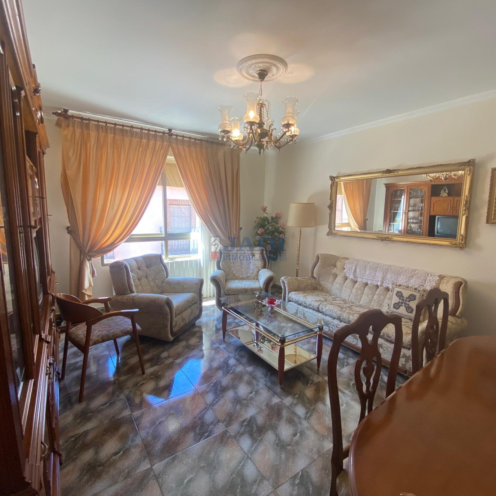 For sale of house in Valdepeñas