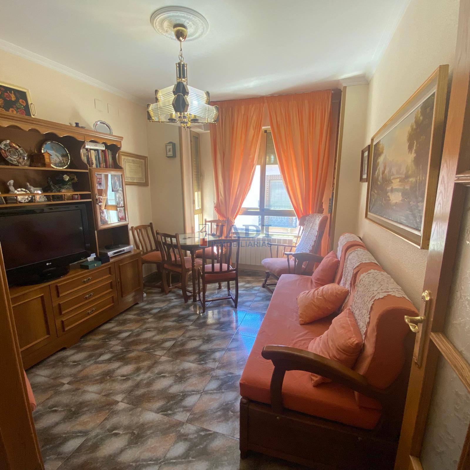 For sale of house in Valdepeñas