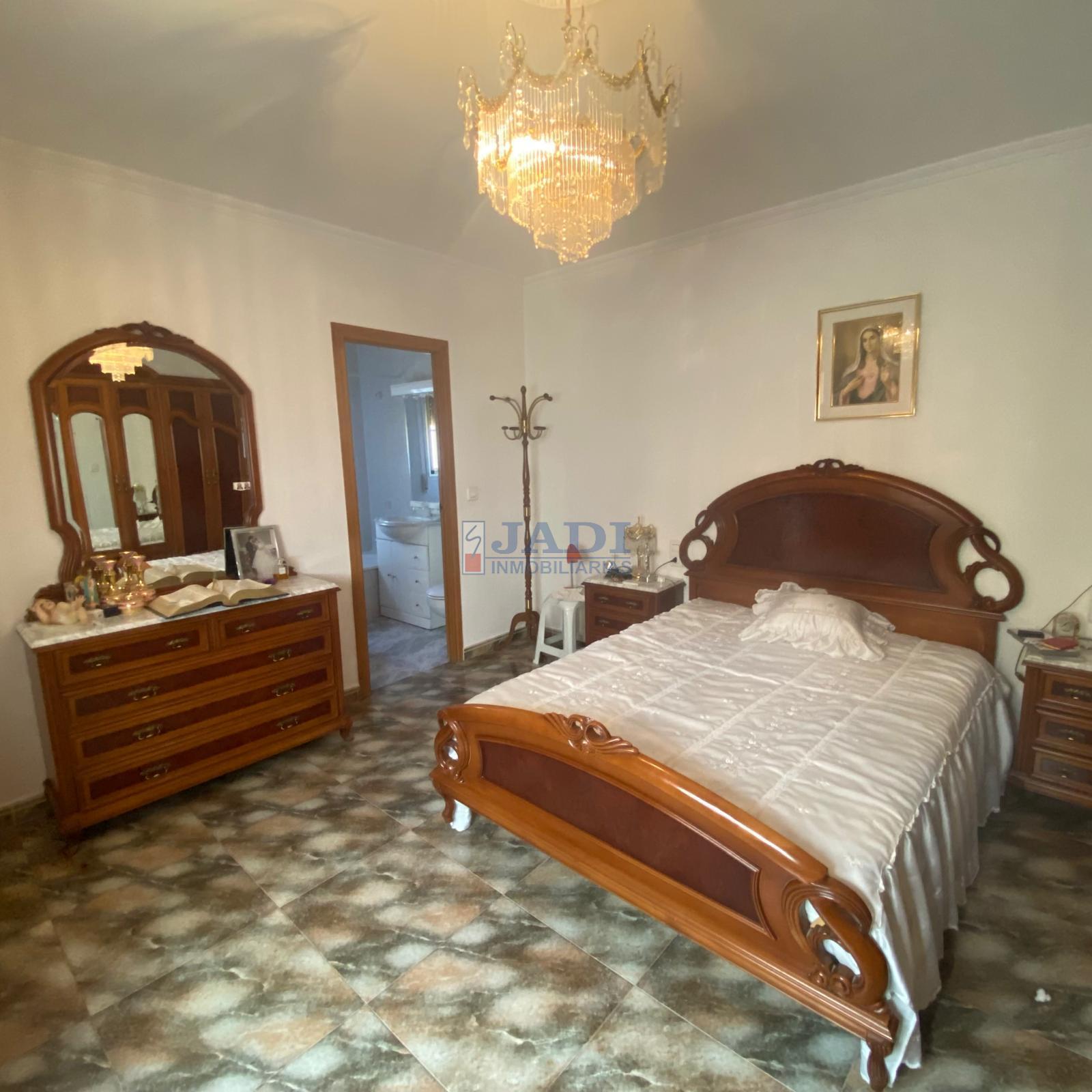 For sale of house in Valdepeñas