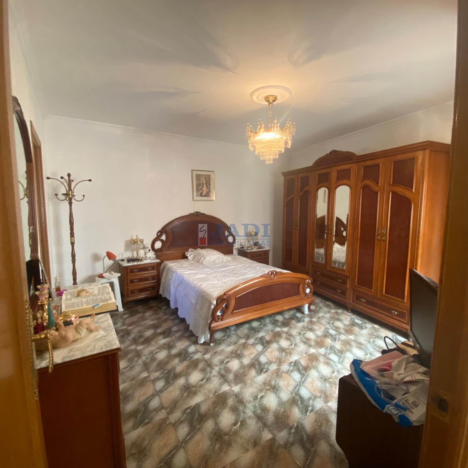 For sale of house in Valdepeñas