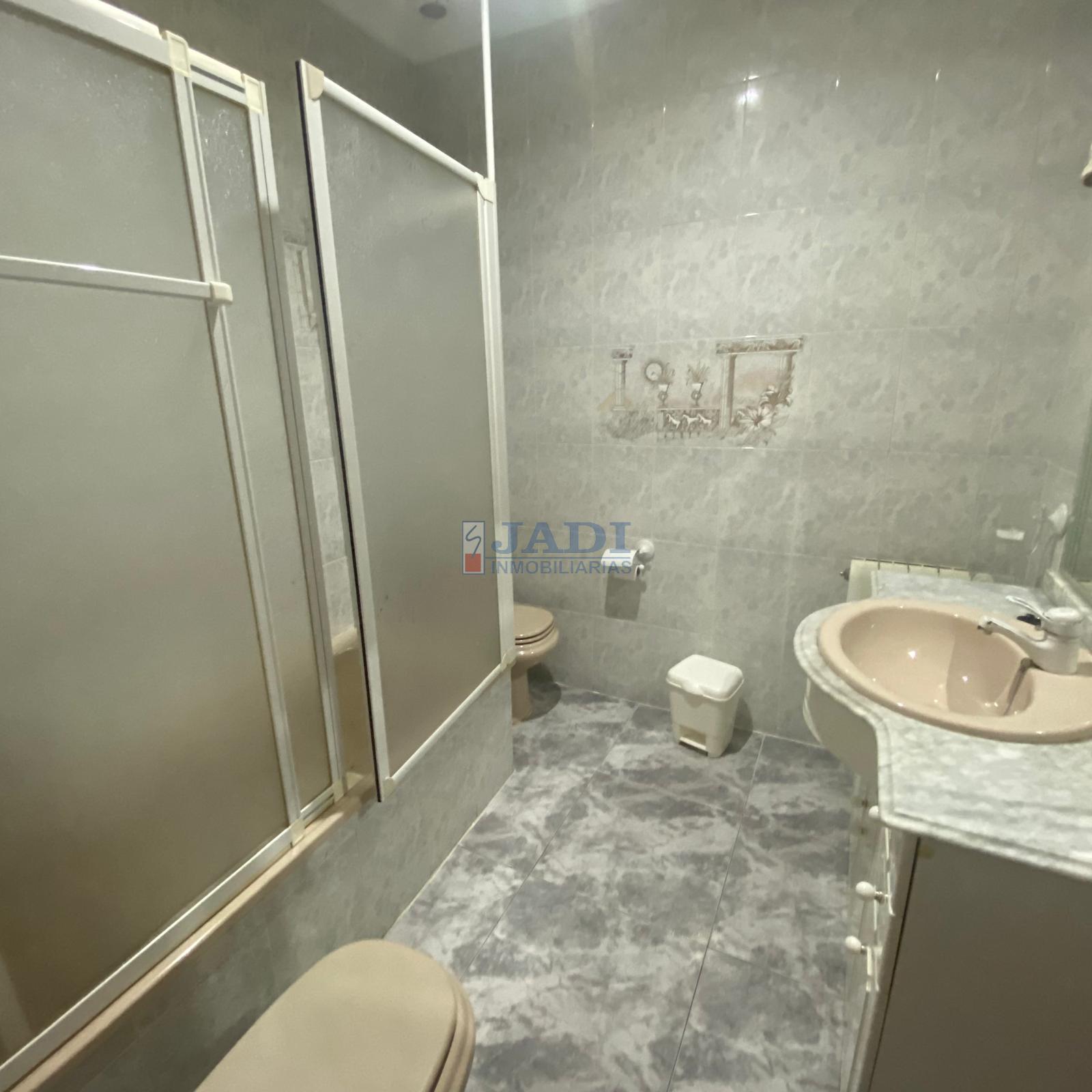For sale of house in Valdepeñas