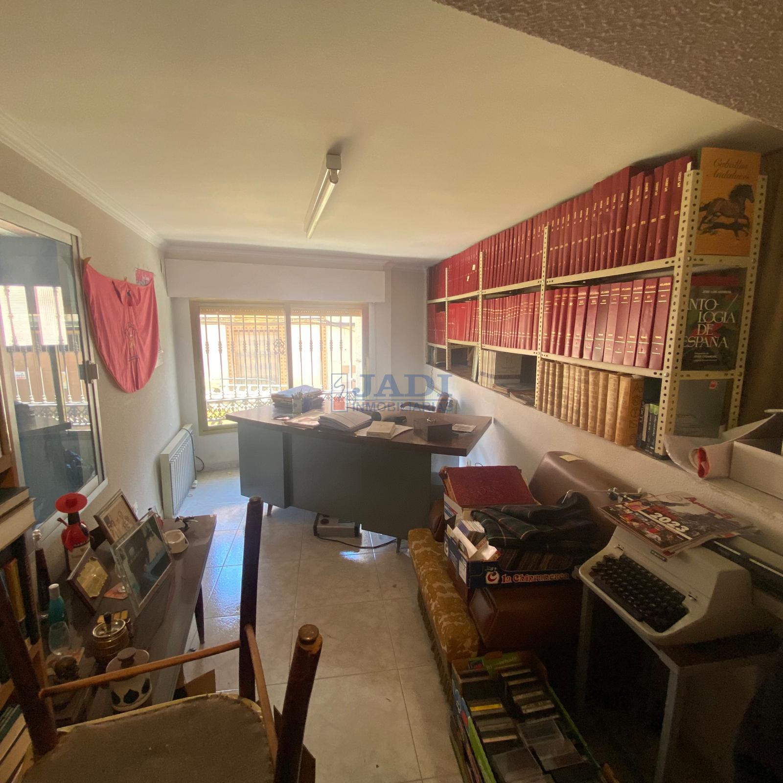 For sale of house in Valdepeñas