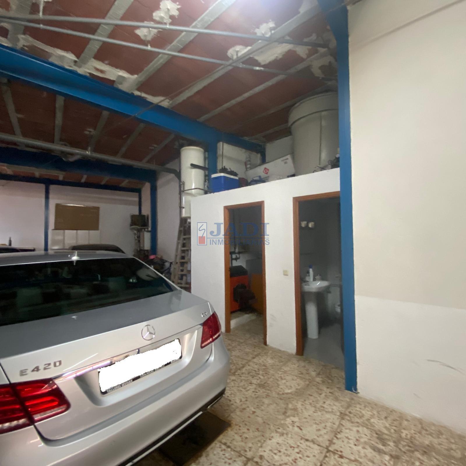 For sale of house in Valdepeñas