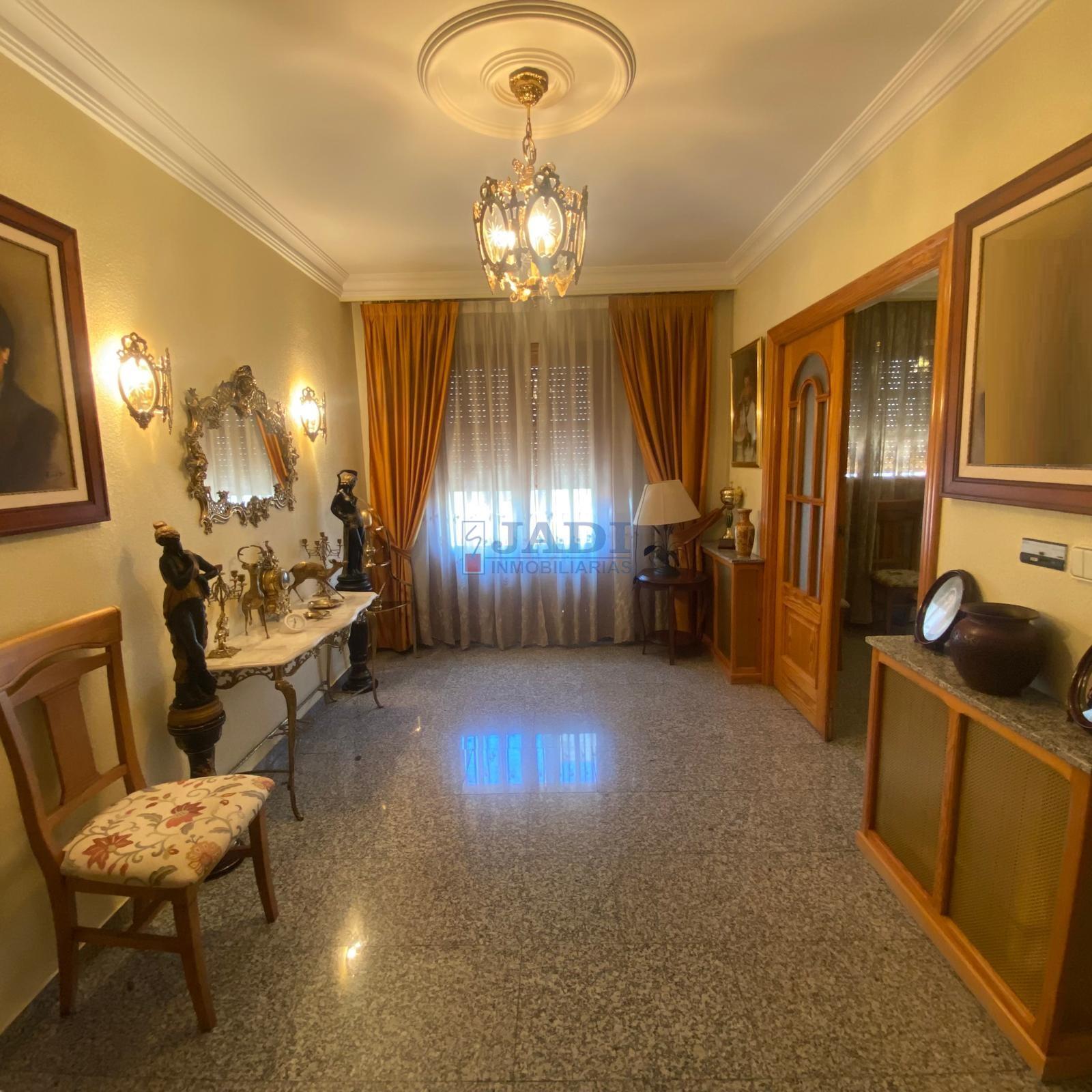 Venta de casa en Valdepeñas