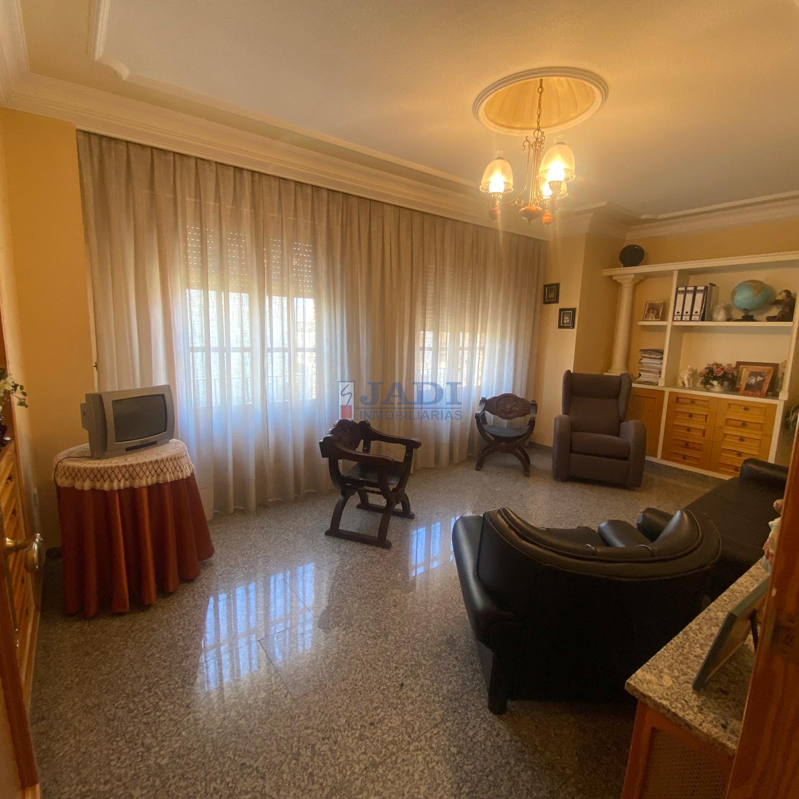Venta de casa en Valdepeñas
