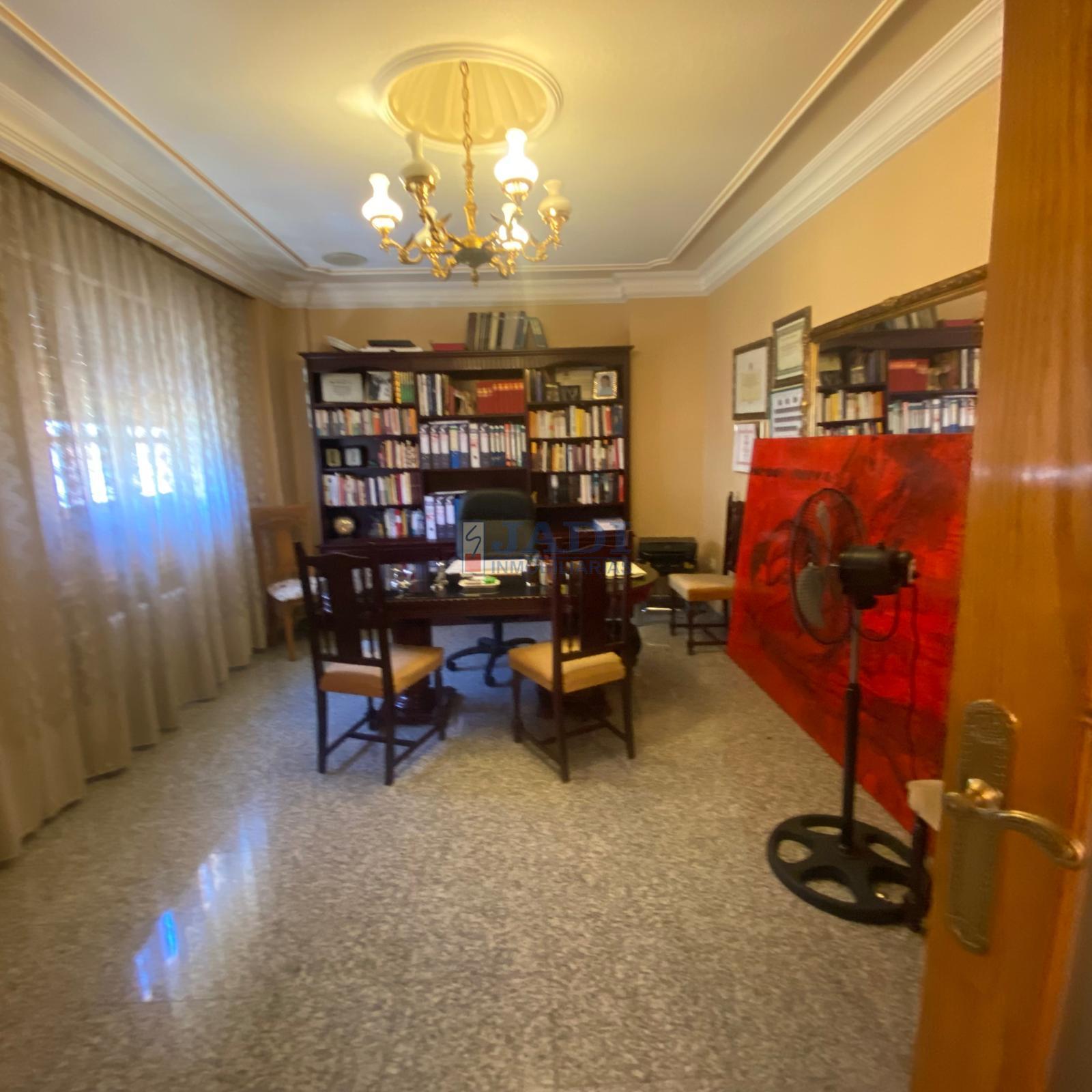 Venta de casa en Valdepeñas