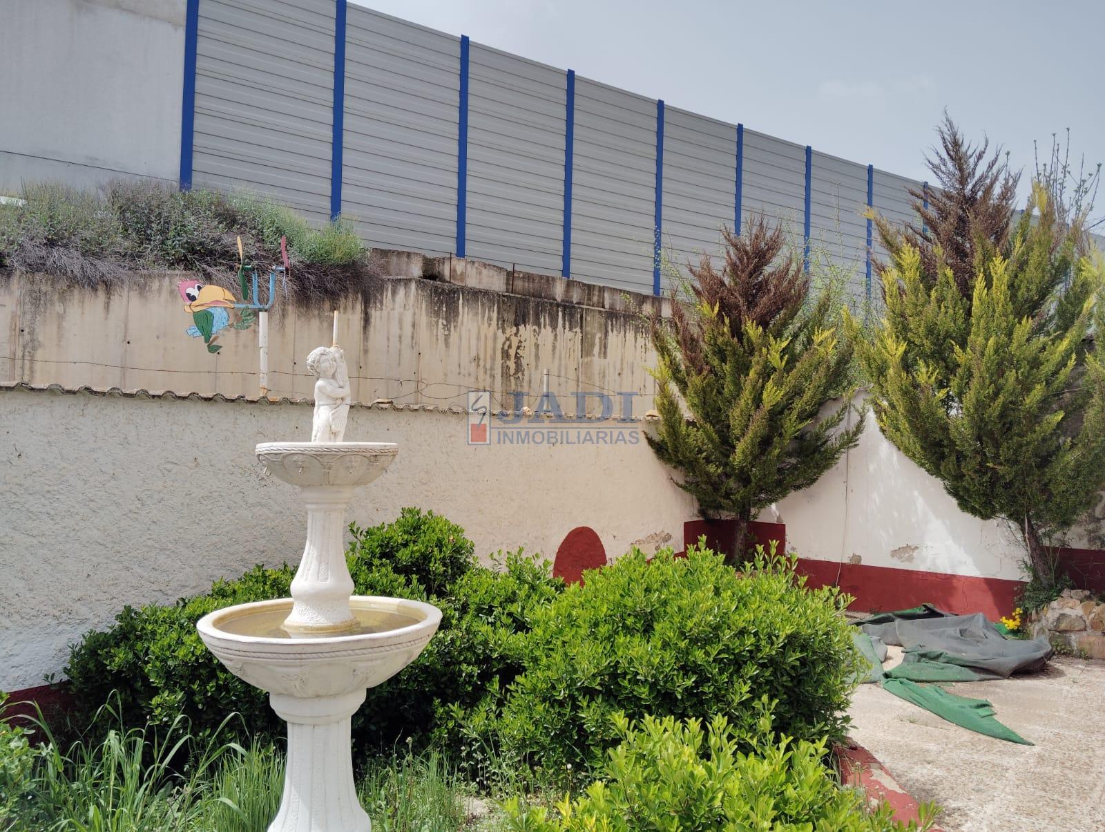 Venta de chalet en Almuradiel