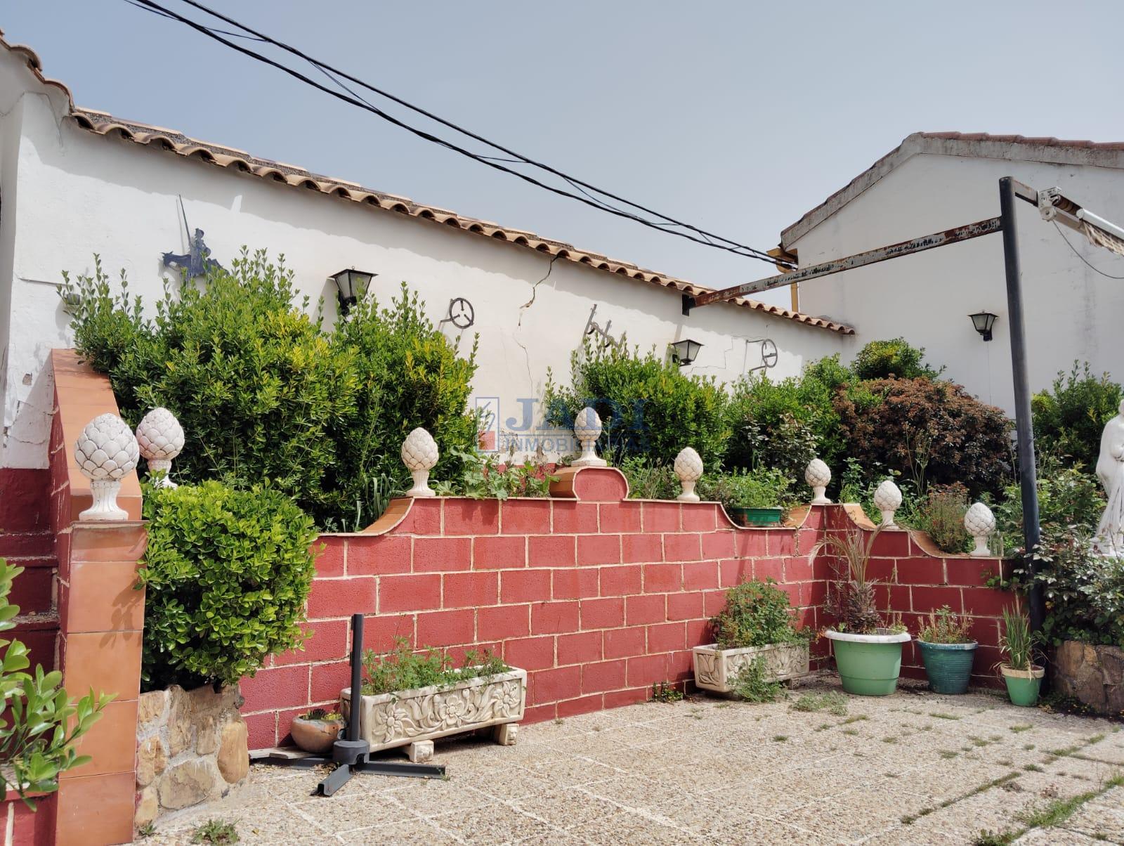Venta de chalet en Almuradiel