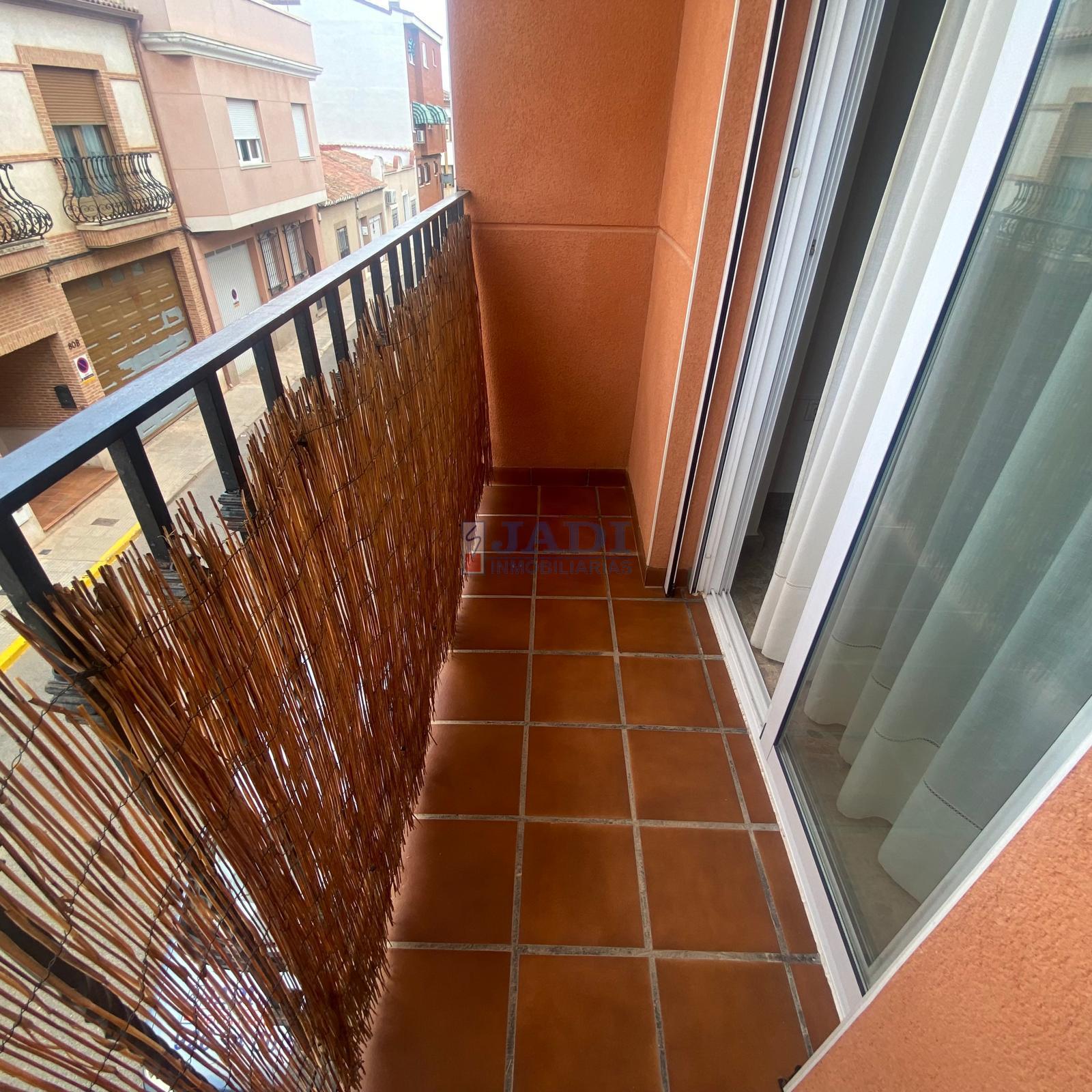 For rent of flat in Valdepeñas