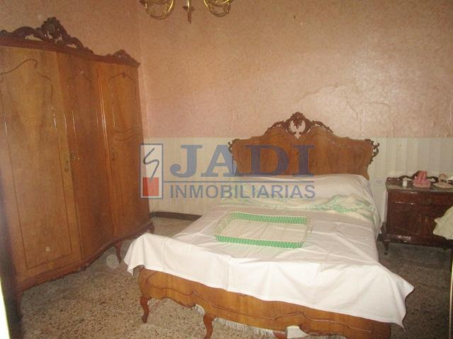 For sale of house in Valdepeñas