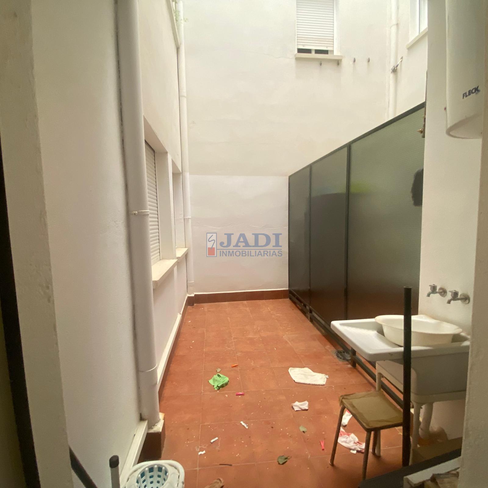 For sale of flat in Valdepeñas