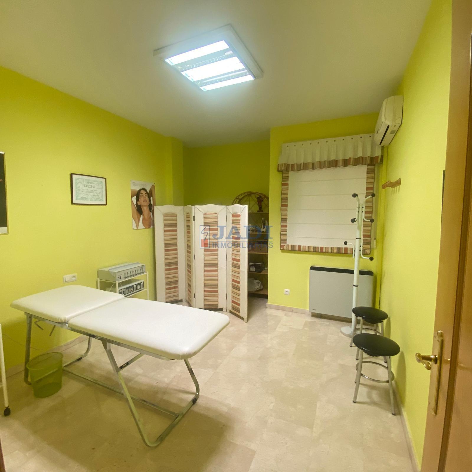 For sale of flat in Valdepeñas