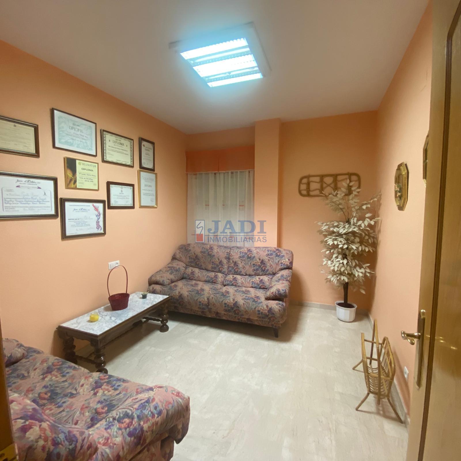 For sale of flat in Valdepeñas