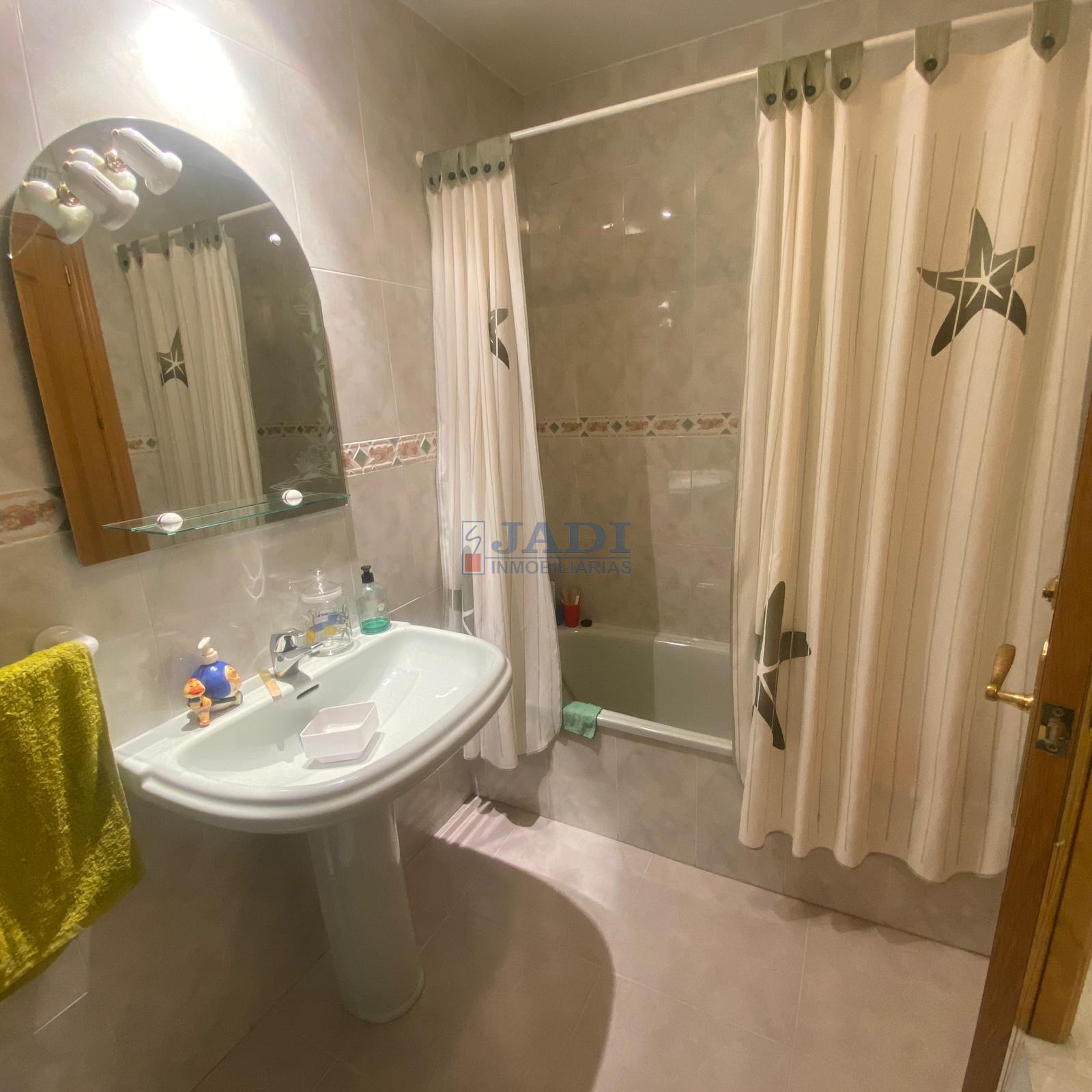 For sale of flat in Valdepeñas