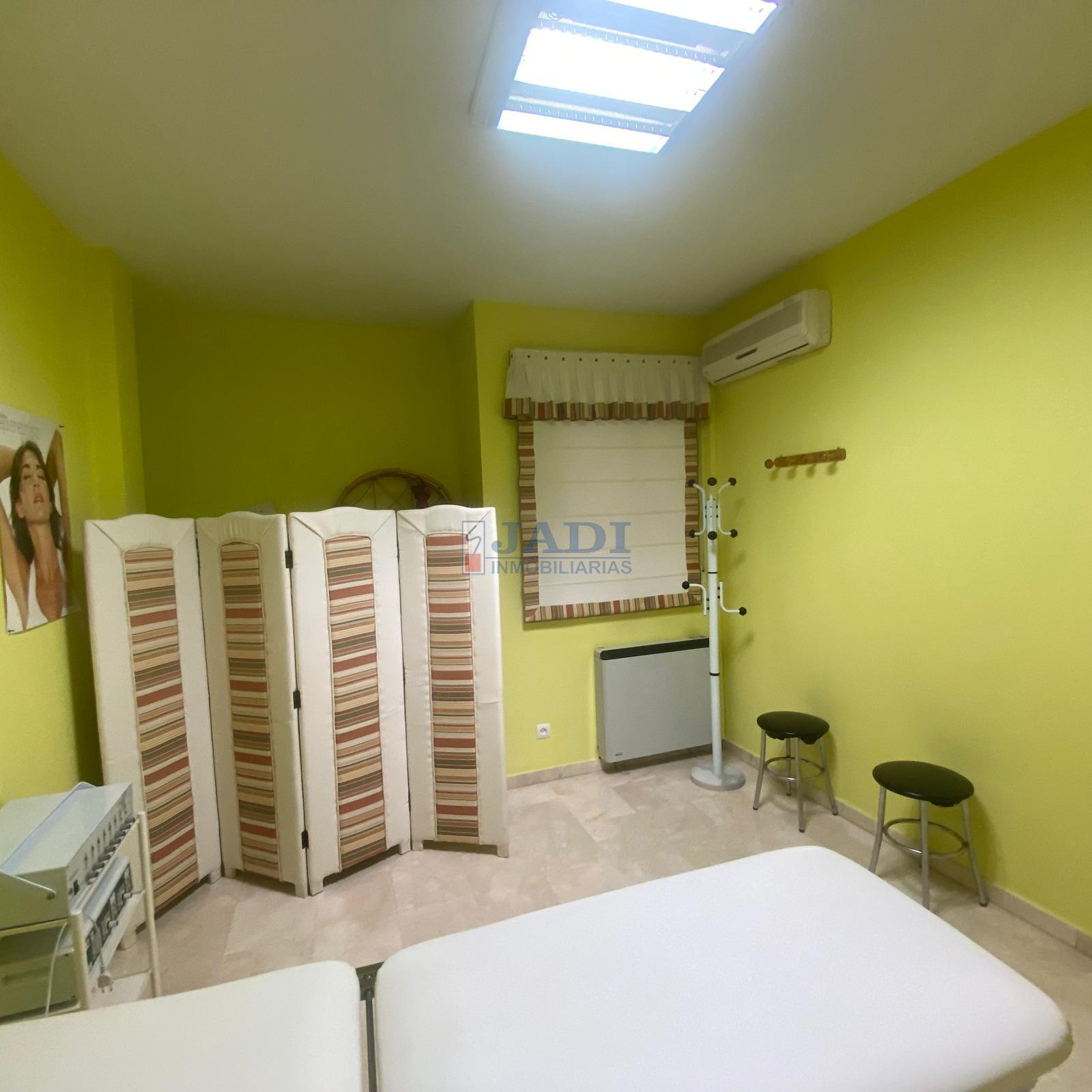 For sale of flat in Valdepeñas