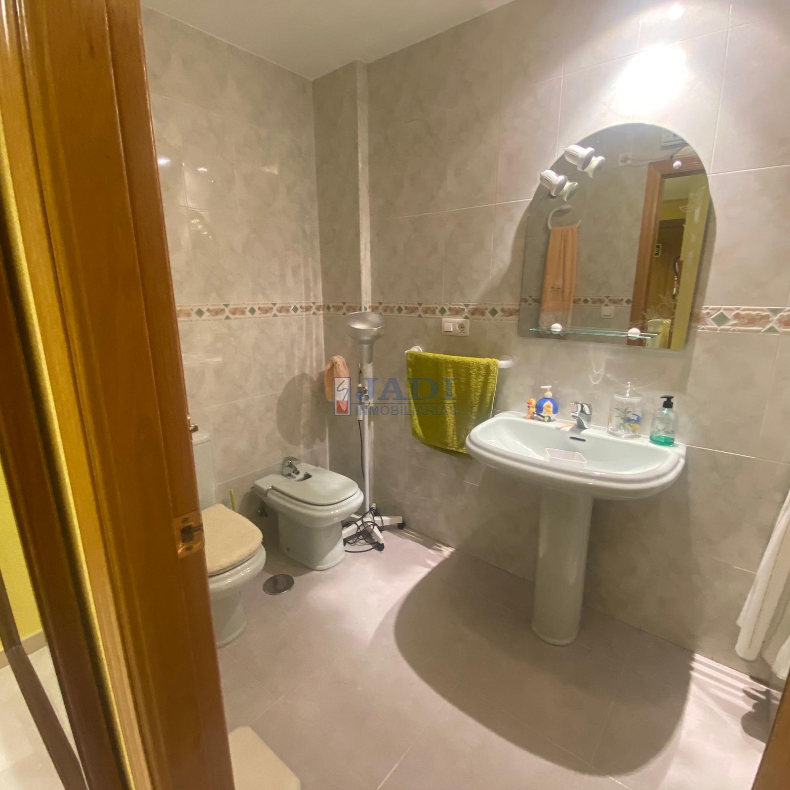For sale of flat in Valdepeñas