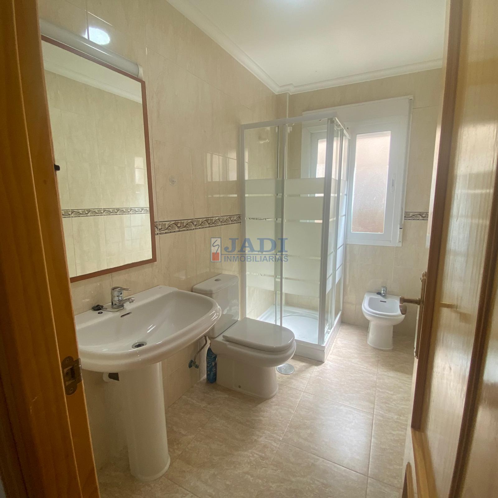 For sale of flat in Valdepeñas