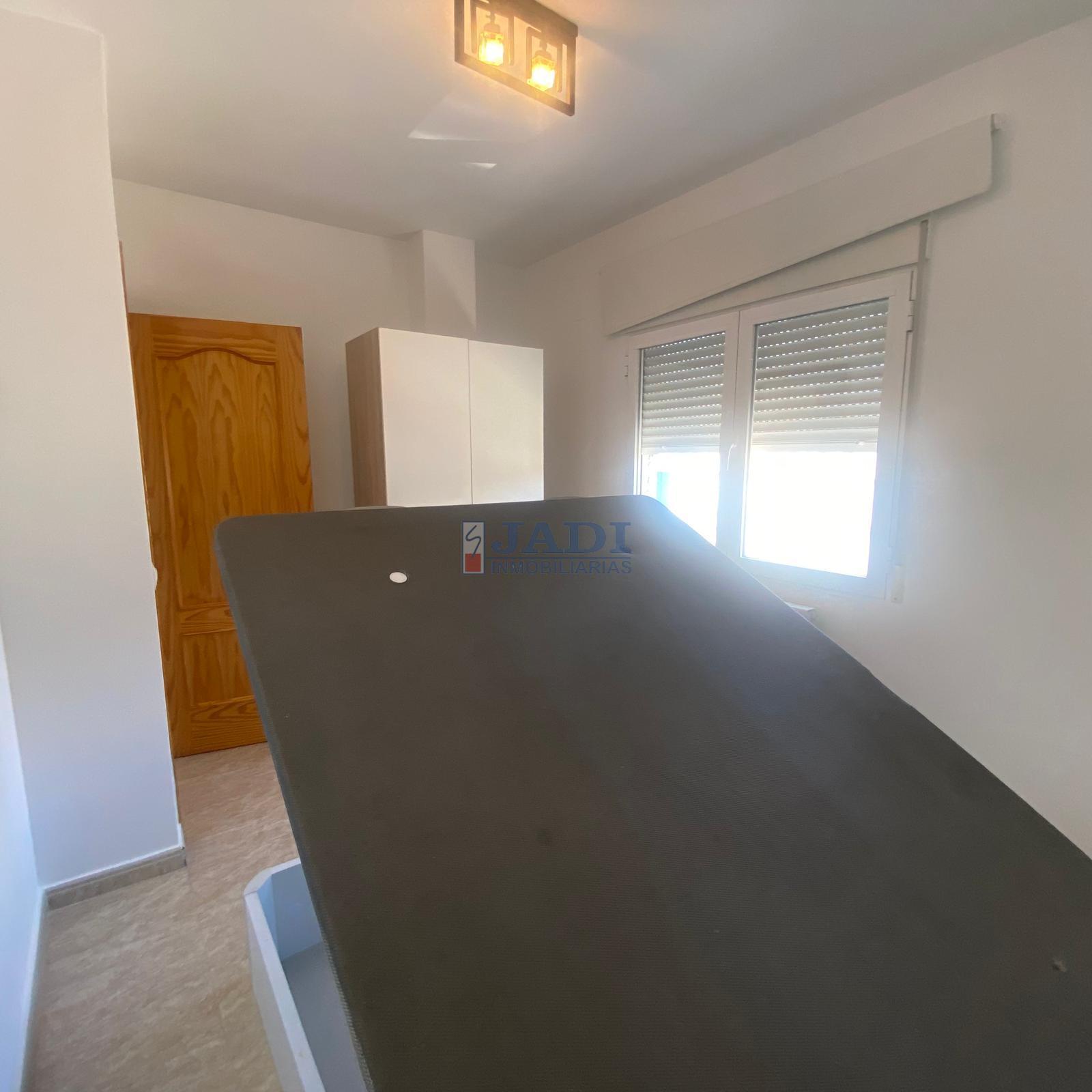 For sale of flat in Valdepeñas