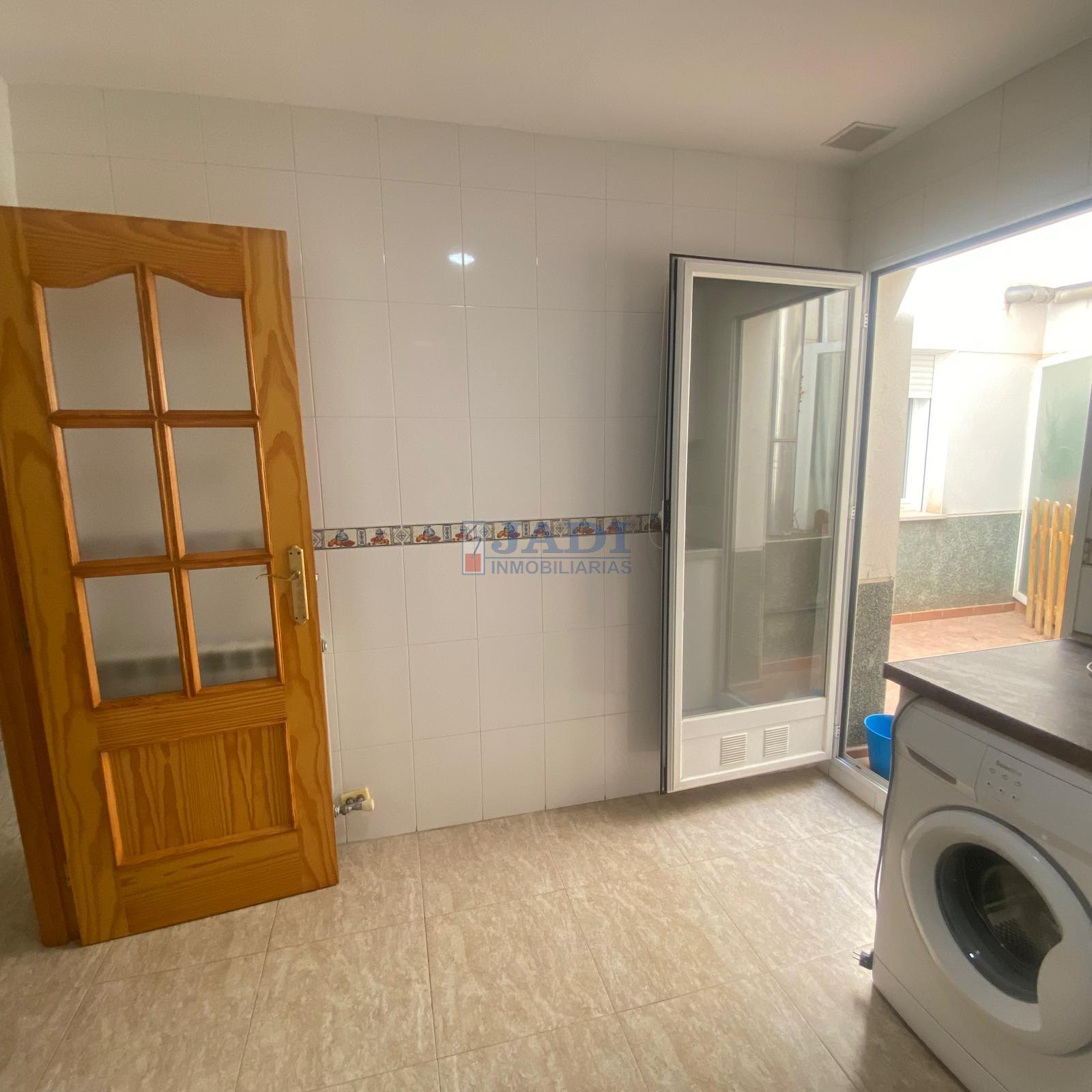 For sale of flat in Valdepeñas