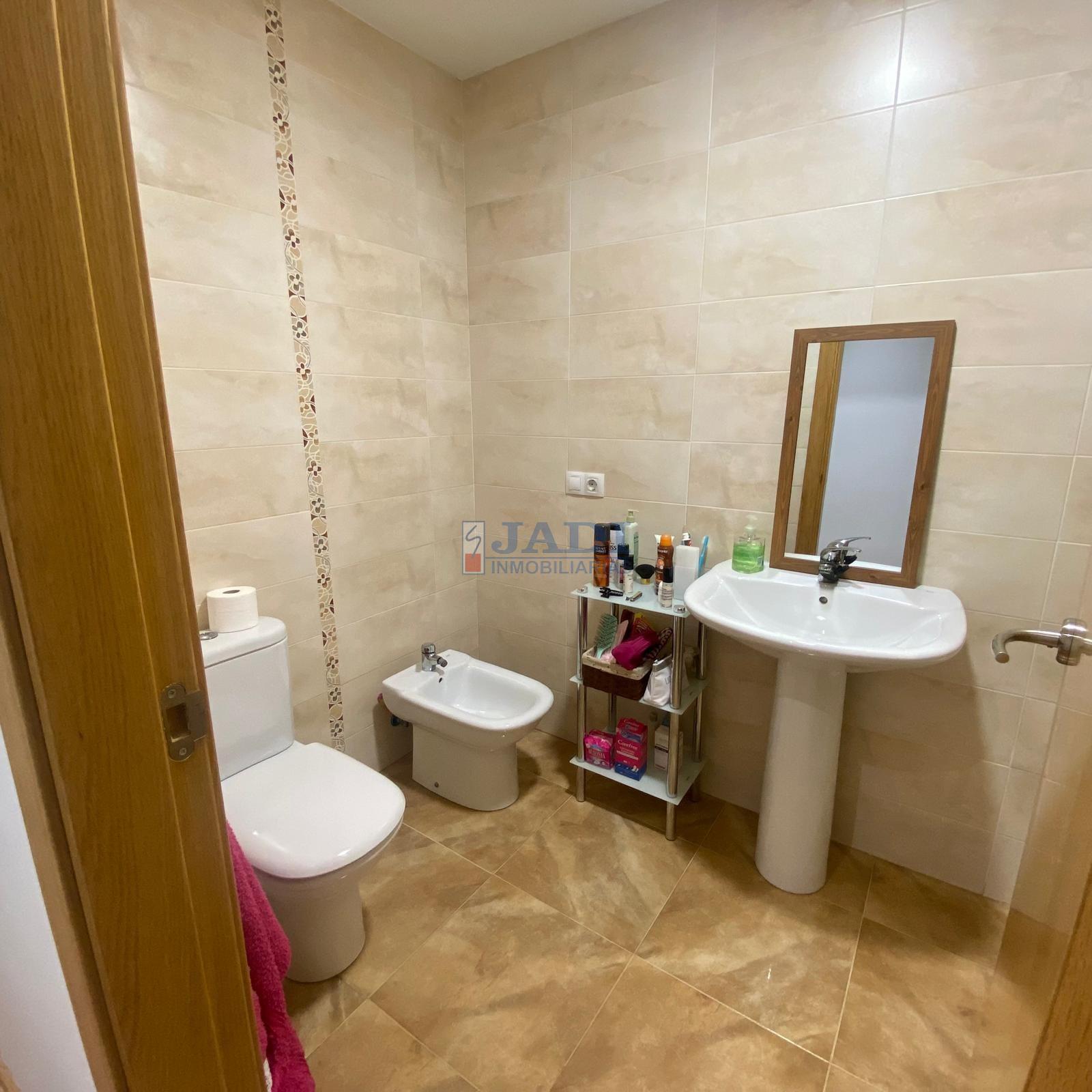 For sale of flat in Valdepeñas
