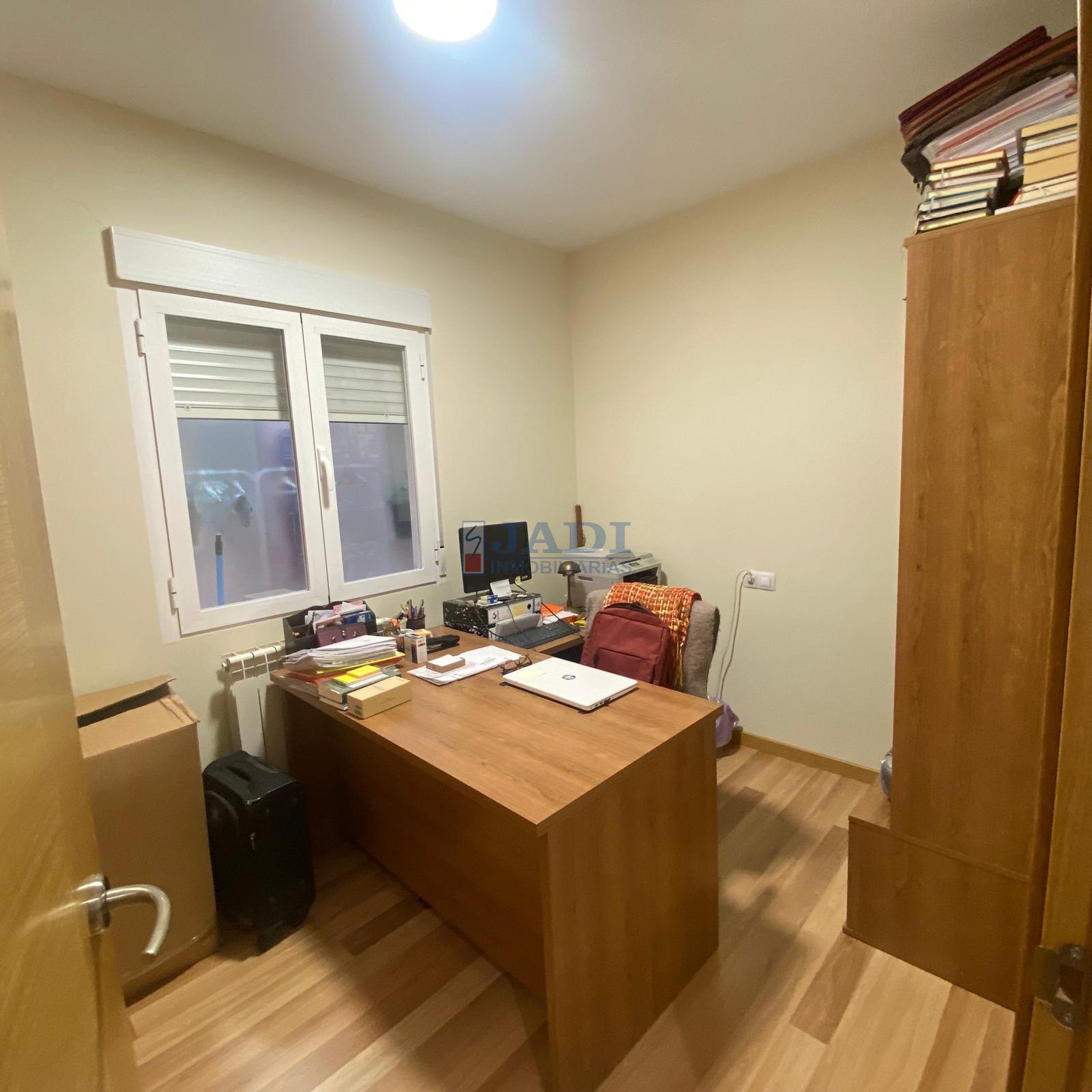 For sale of flat in Valdepeñas