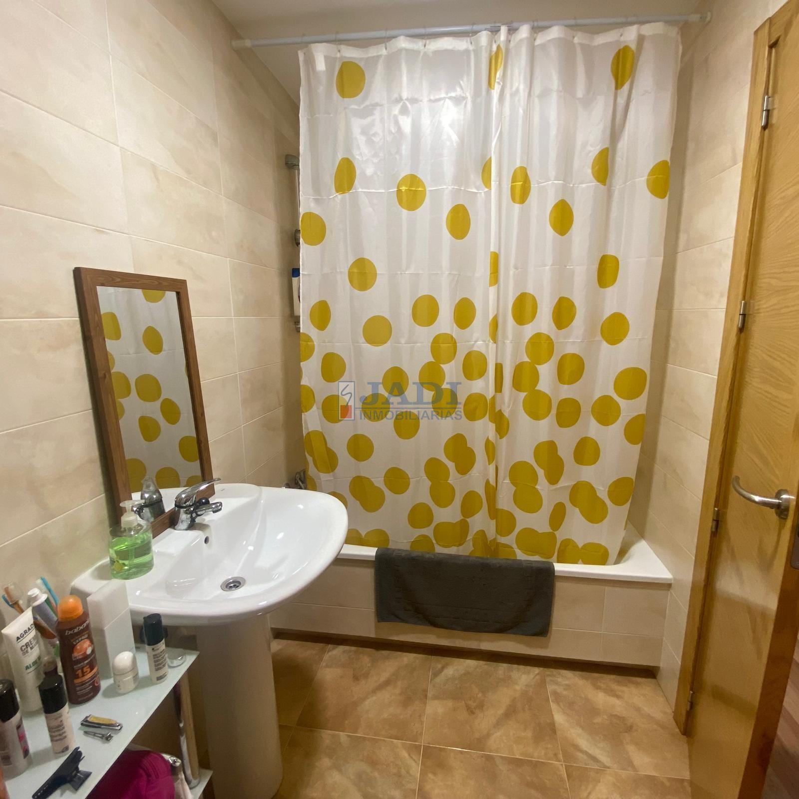 For sale of flat in Valdepeñas