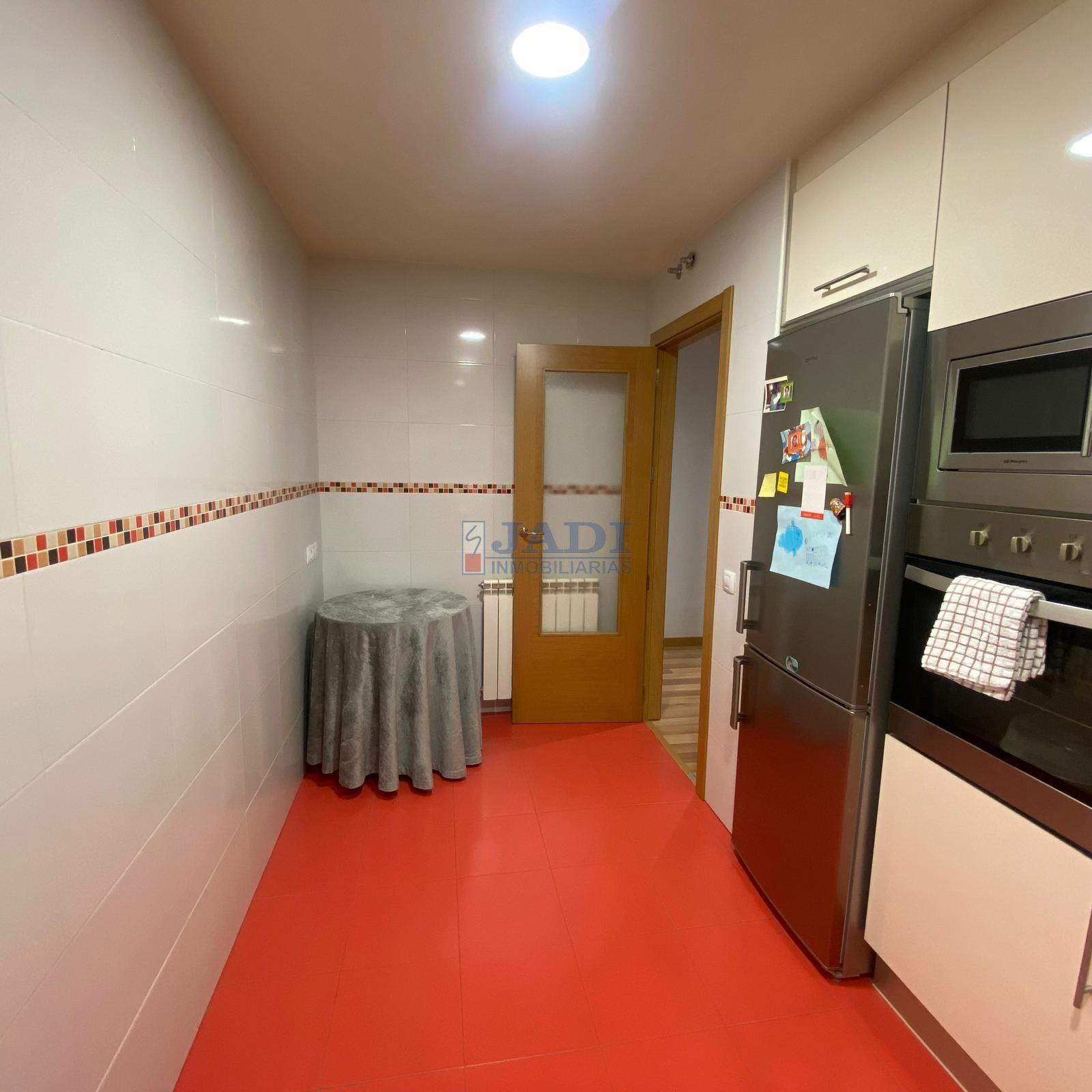 For sale of flat in Valdepeñas