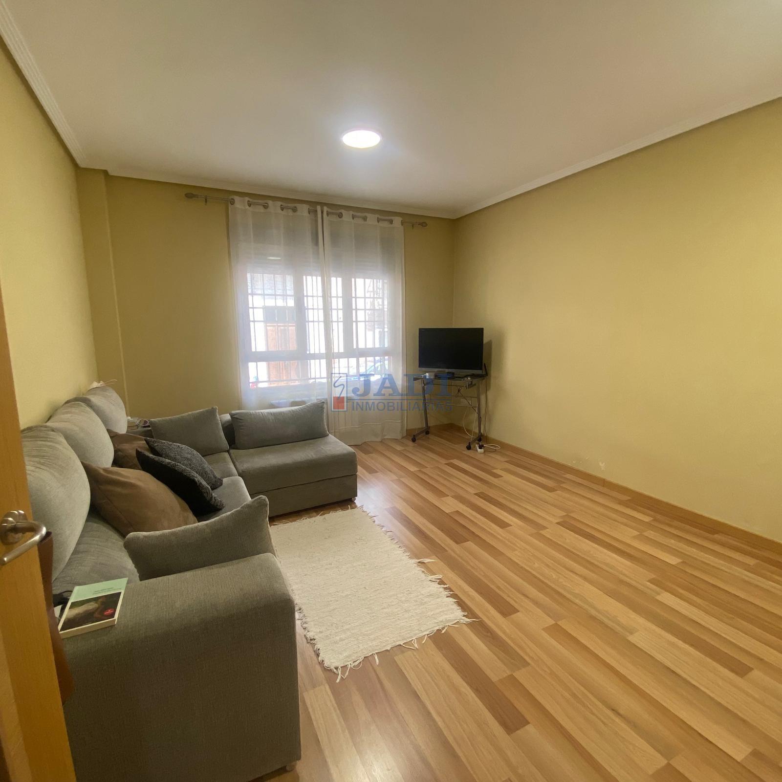 For sale of flat in Valdepeñas