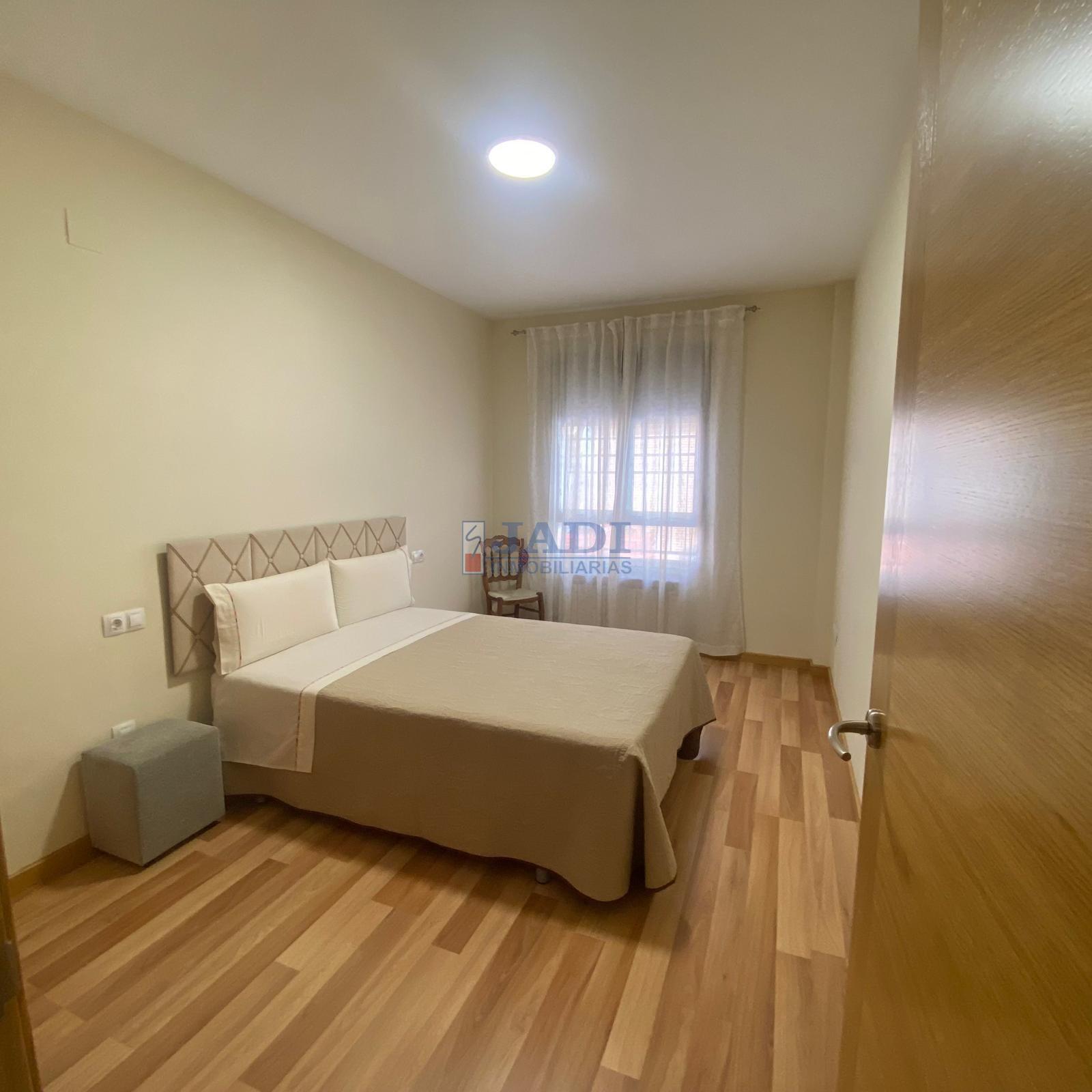 For sale of flat in Valdepeñas