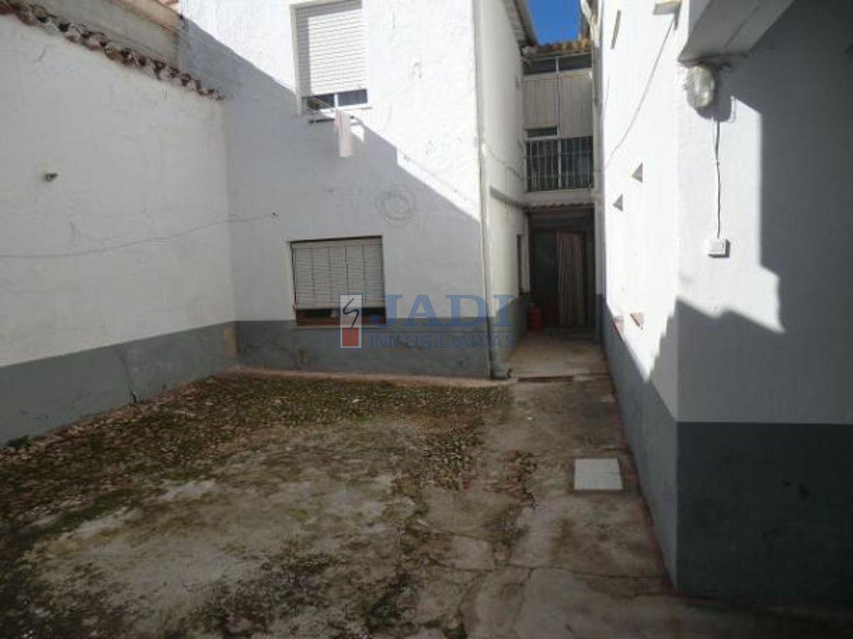 For sale of house in Valdepeñas