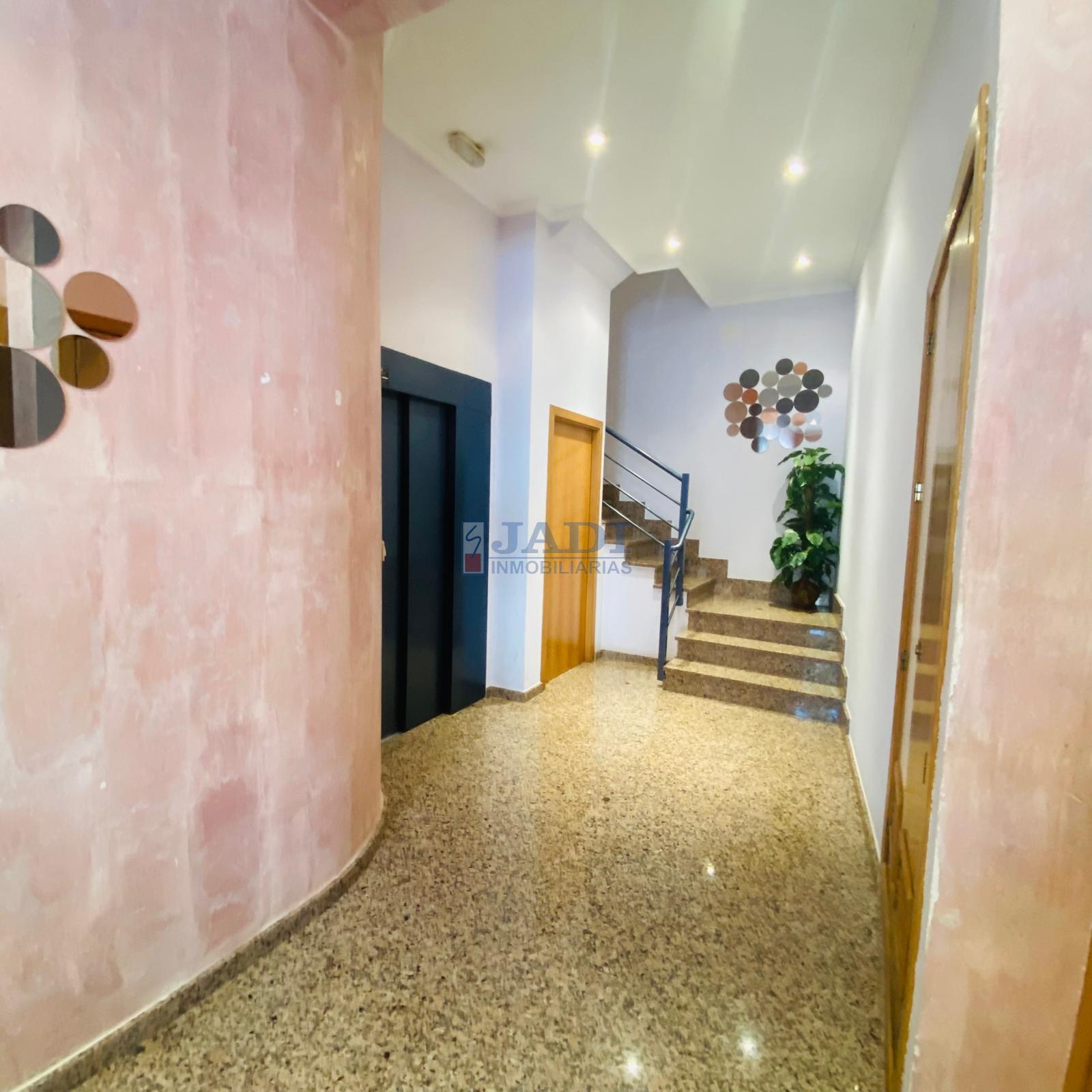 For sale of penthouse in Valdepeñas