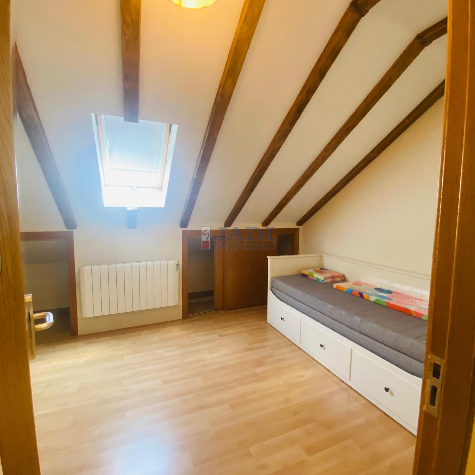 For sale of penthouse in Valdepeñas