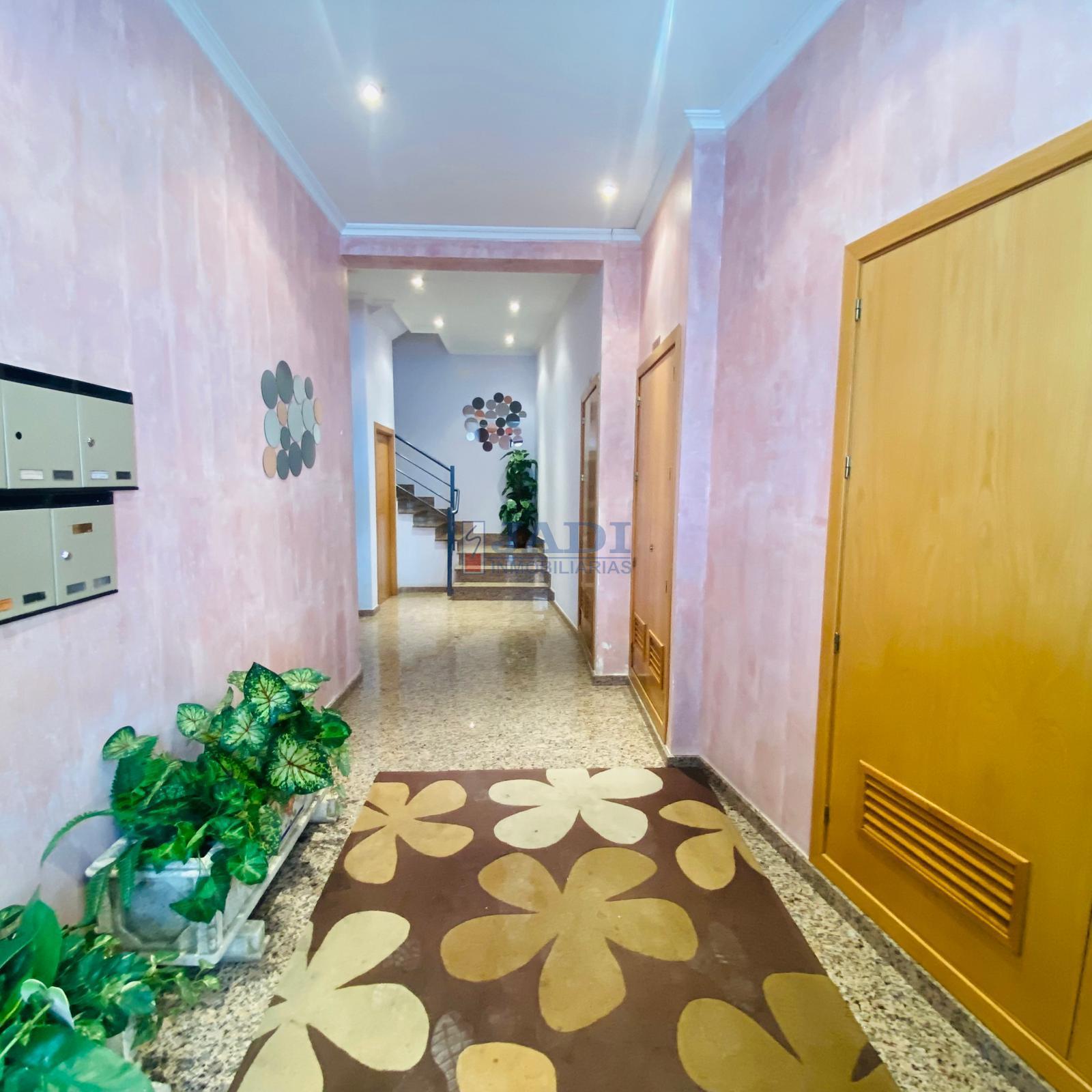 For sale of penthouse in Valdepeñas
