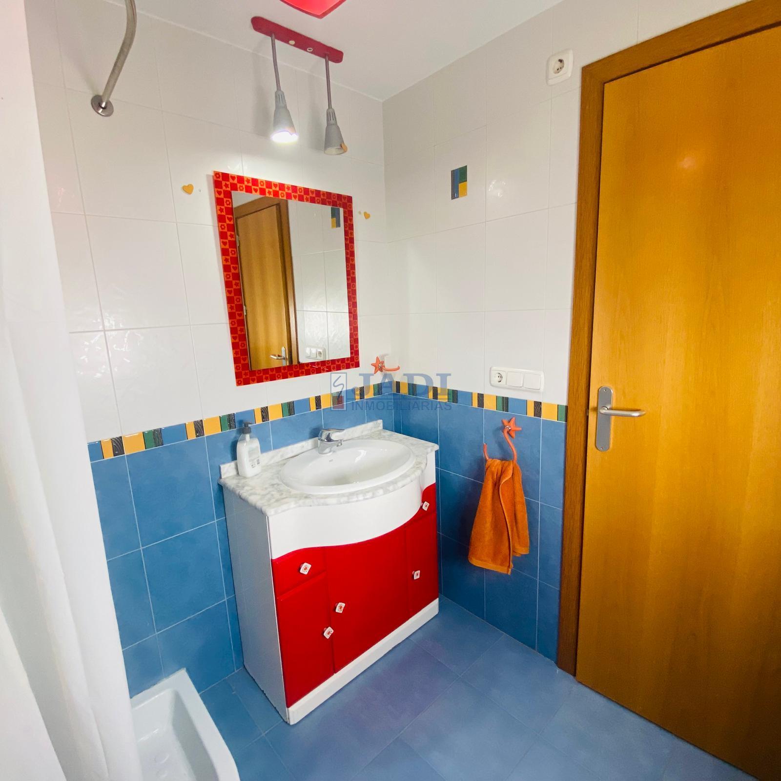 For sale of penthouse in Valdepeñas