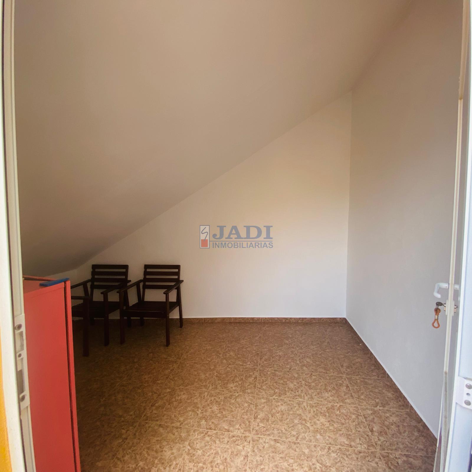 For sale of penthouse in Valdepeñas