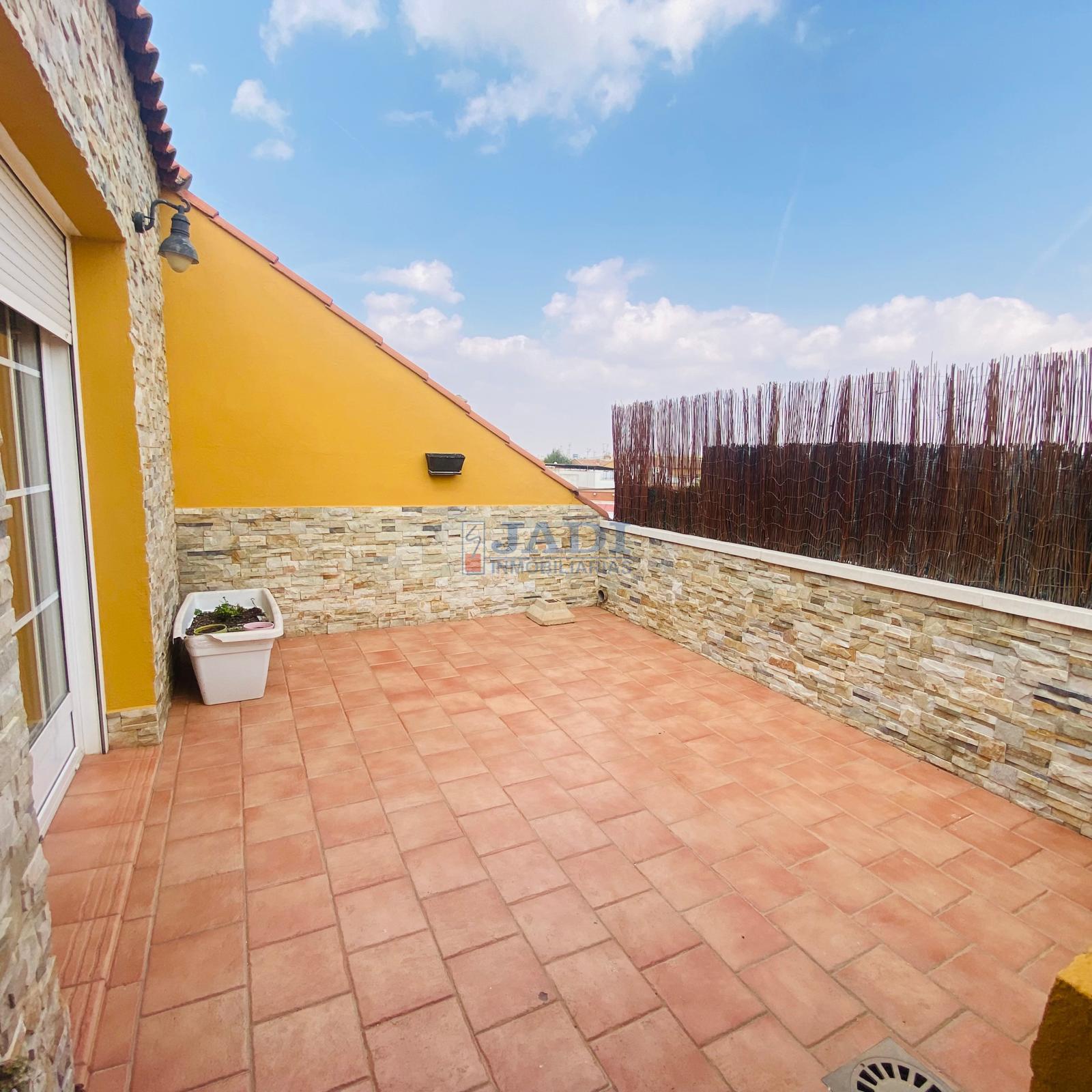 For sale of penthouse in Valdepeñas