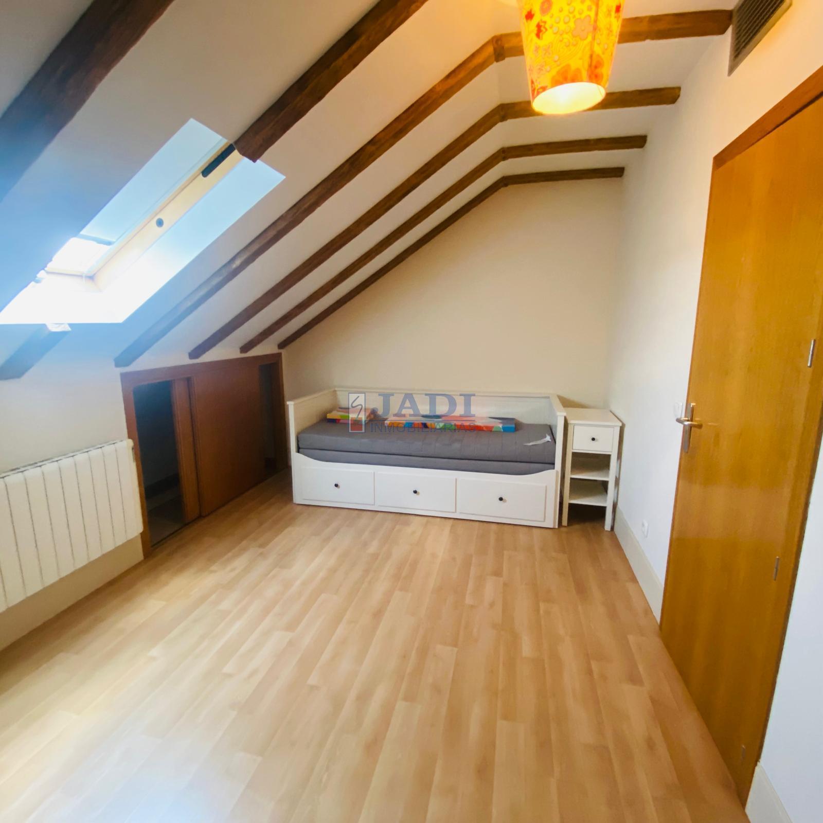 For sale of penthouse in Valdepeñas