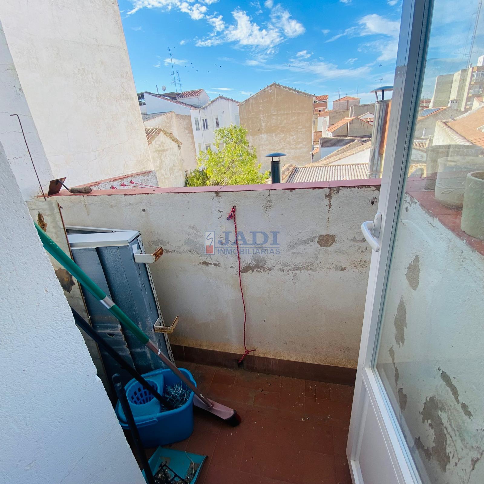 For sale of flat in Valdepeñas