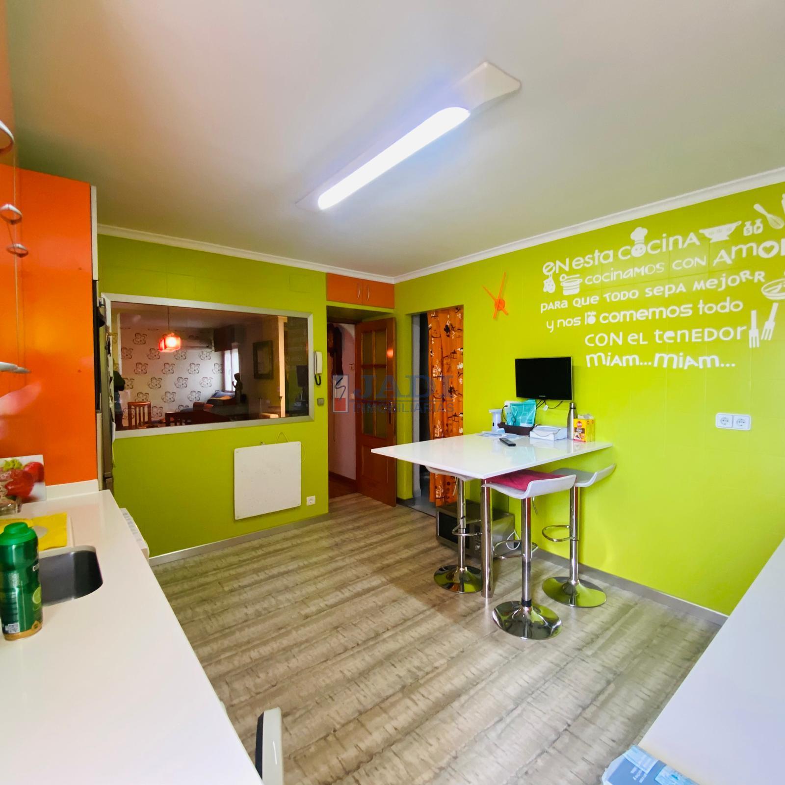 For sale of flat in Valdepeñas