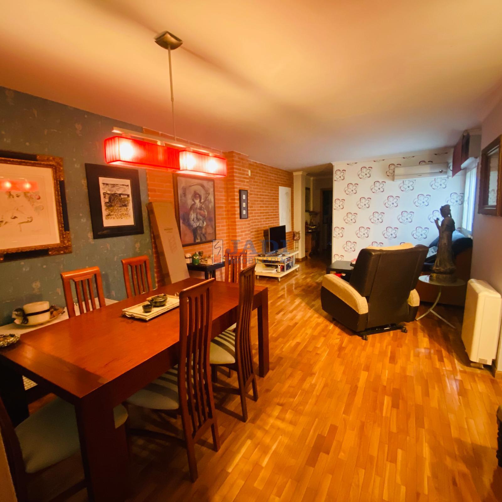 For sale of flat in Valdepeñas