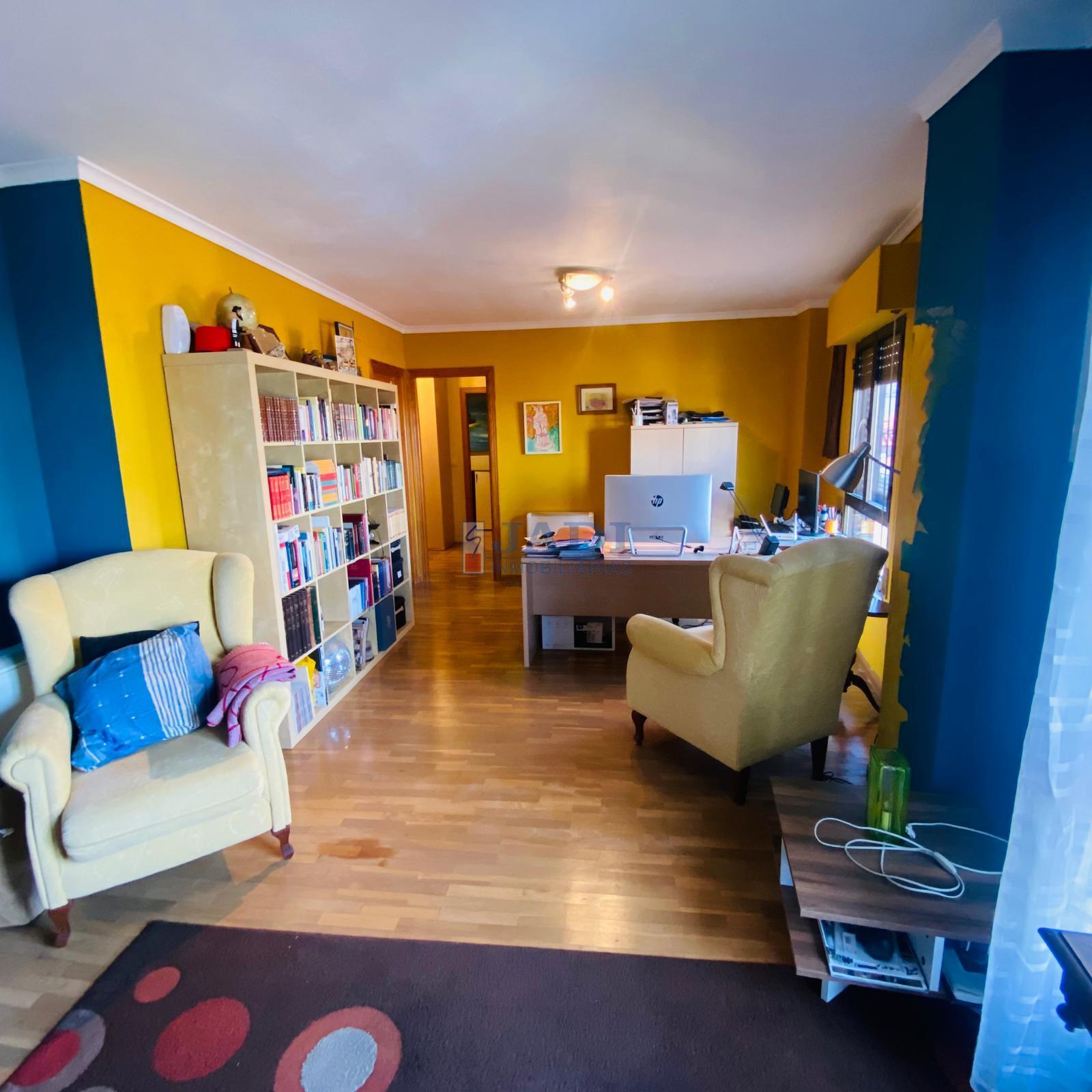 For sale of flat in Valdepeñas