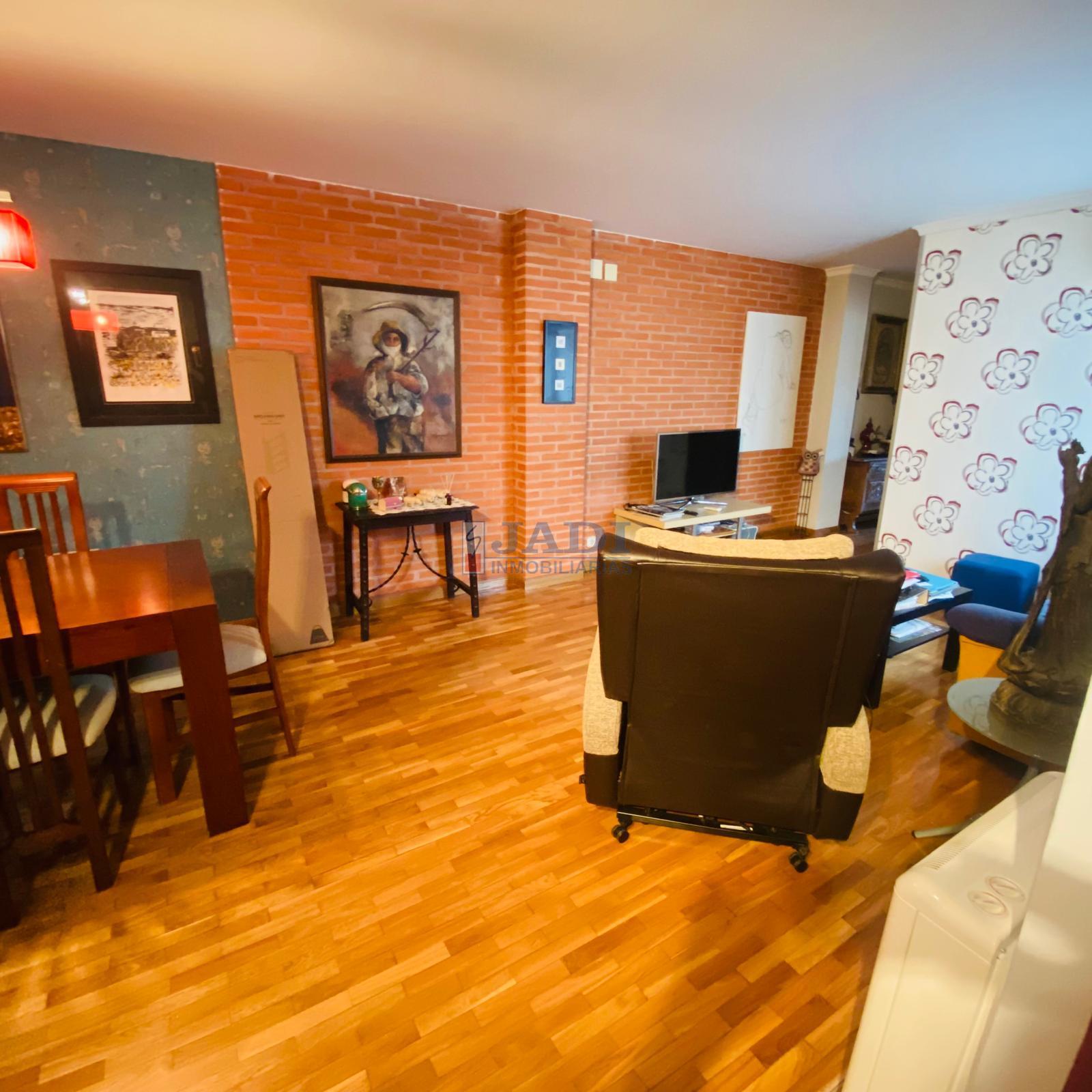 For sale of flat in Valdepeñas