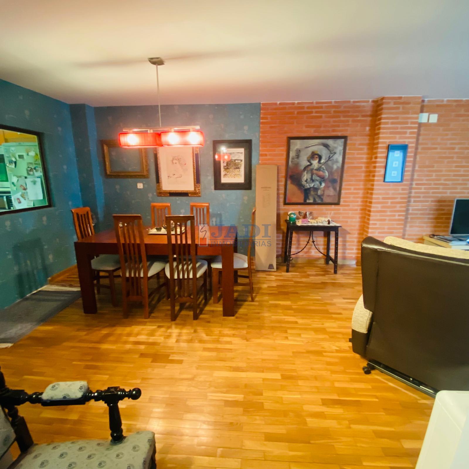 For sale of flat in Valdepeñas